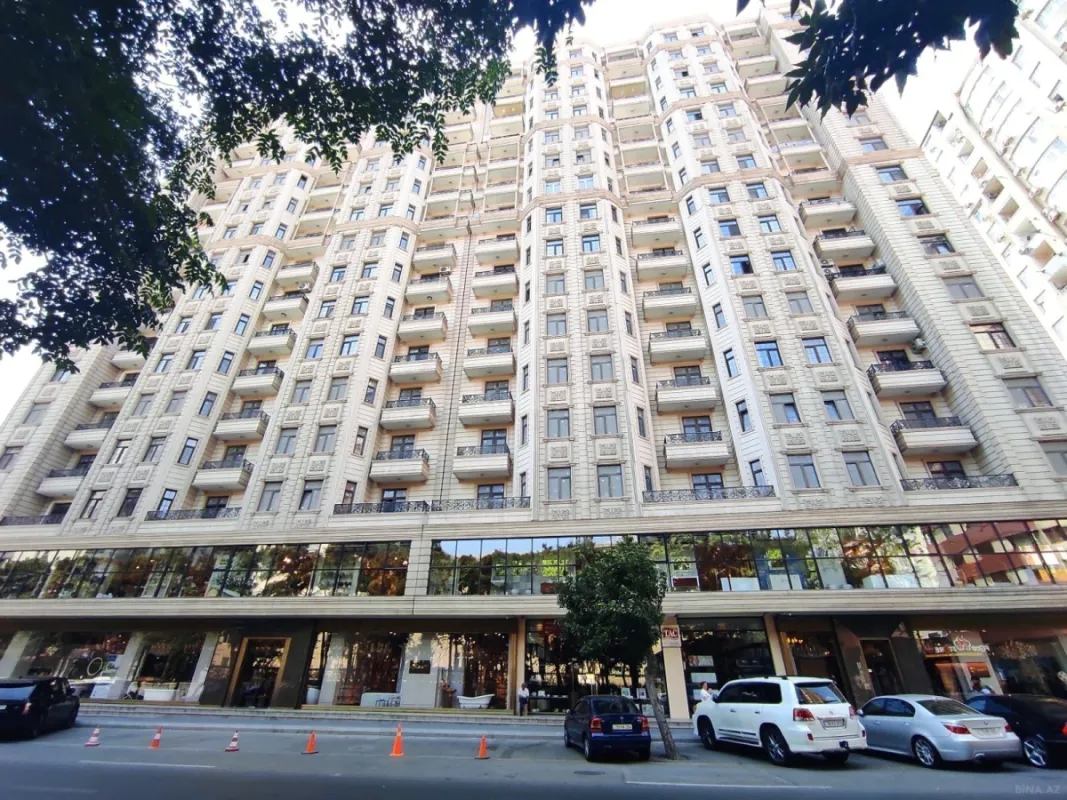 Satılır 3 otaqlı mənzil 139 m²