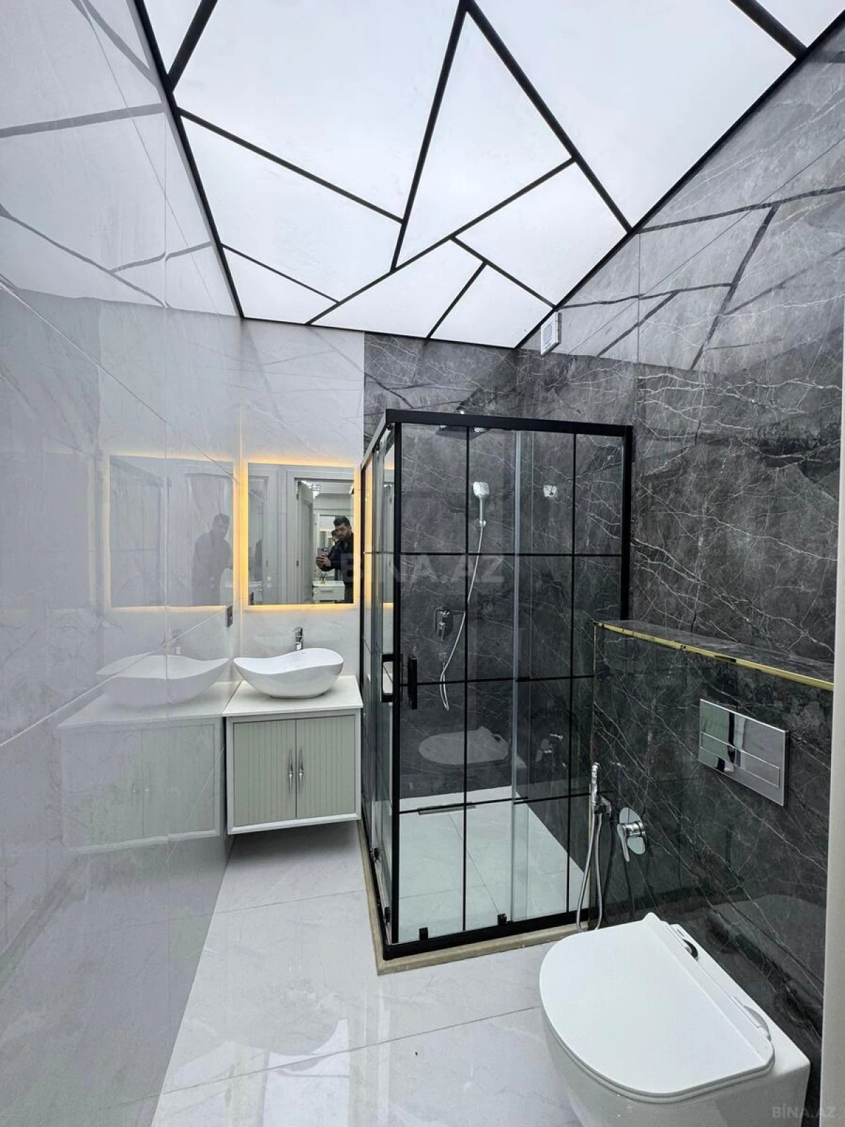 Satılır 3 otaqlı mənzil 139 m²