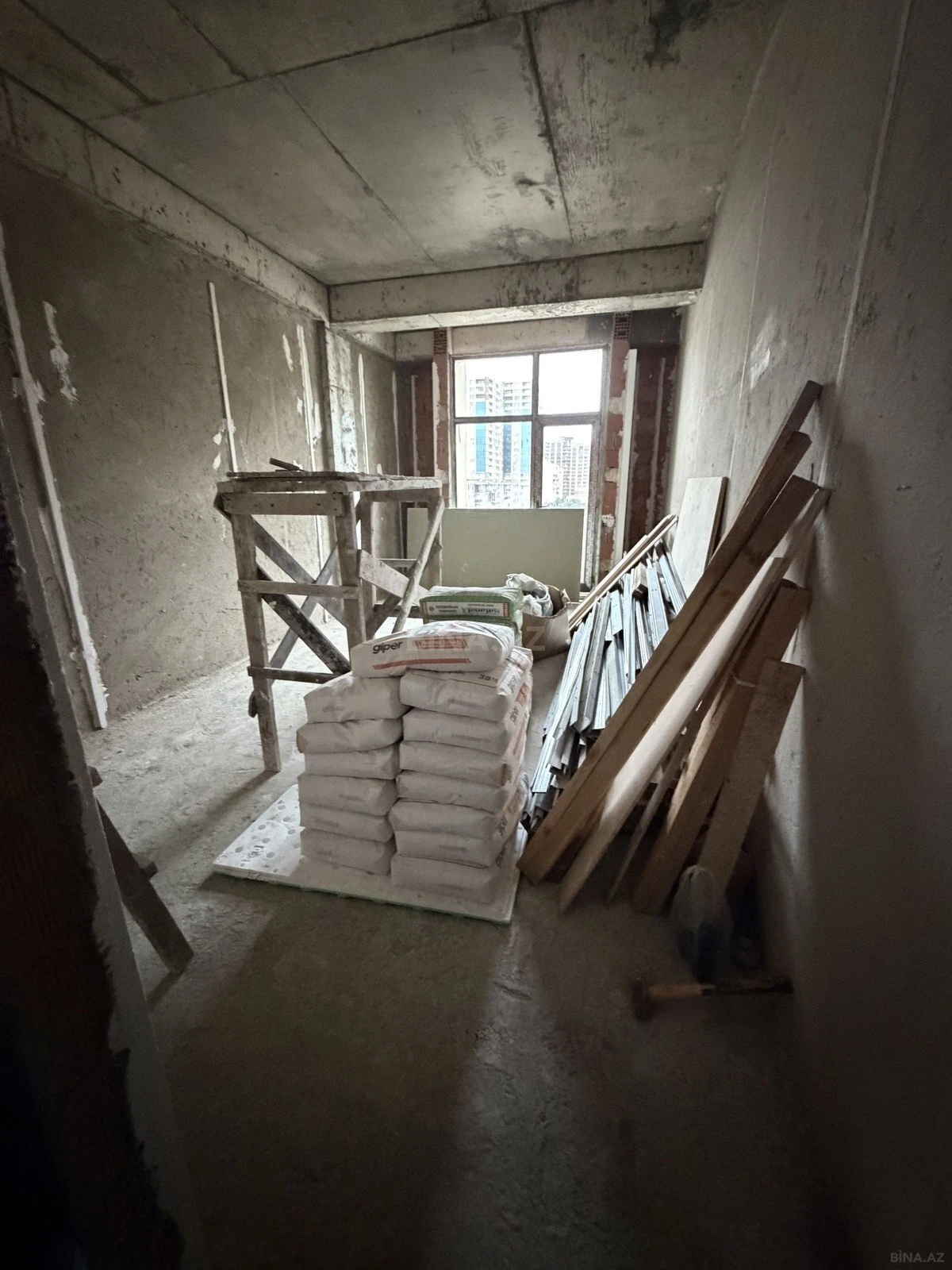 Satılır 3 otaqlı mənzil 122 m²