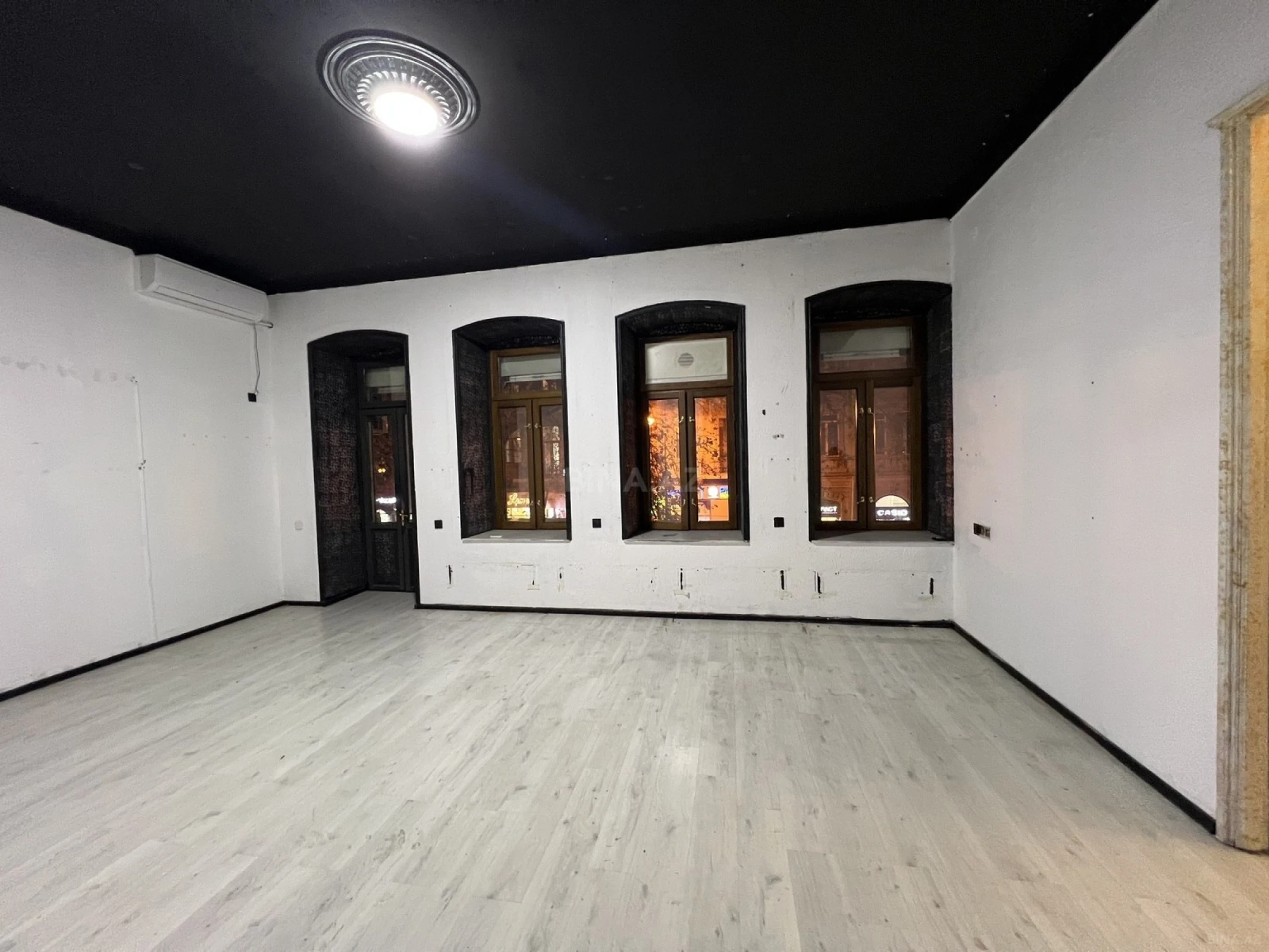 Kirayə verilir 5 otaqlı ofis 150 m²