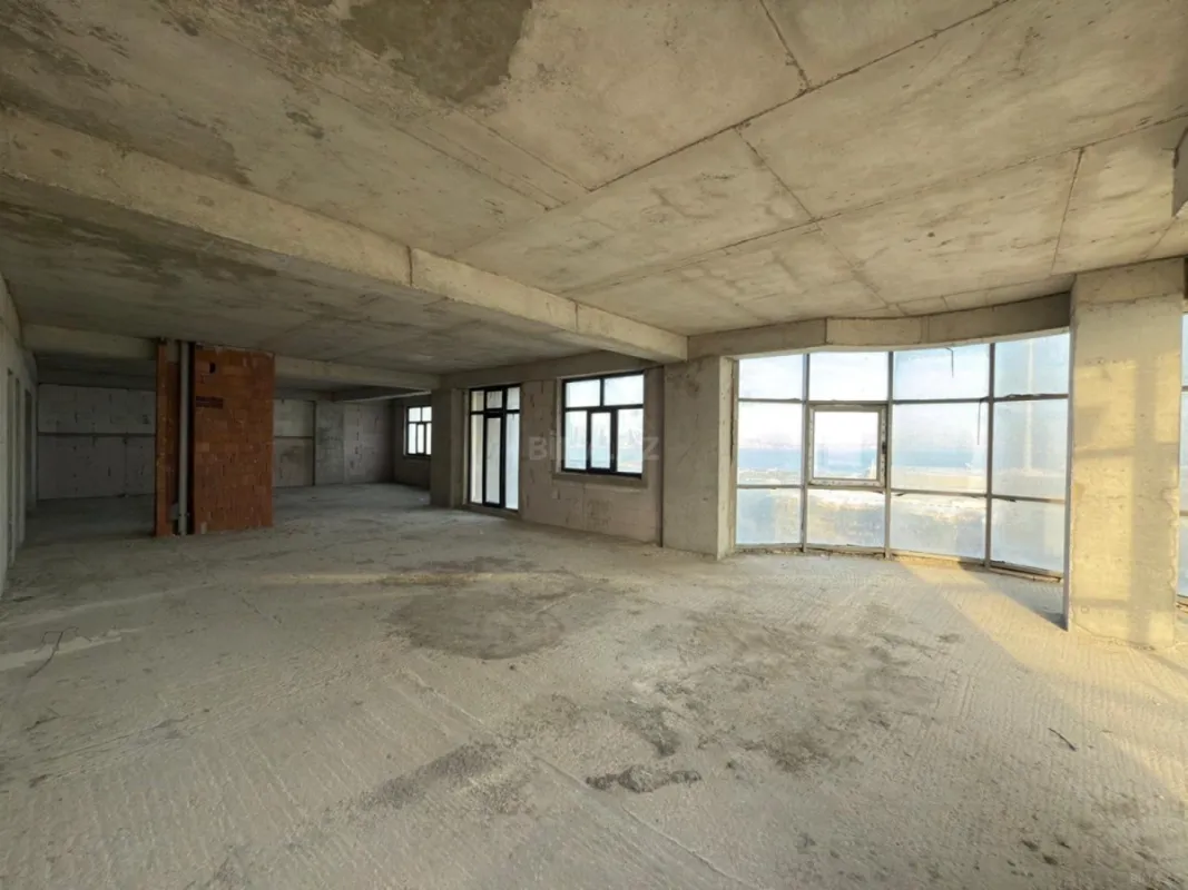 Satılır 4 otaqlı mənzil 185 m²