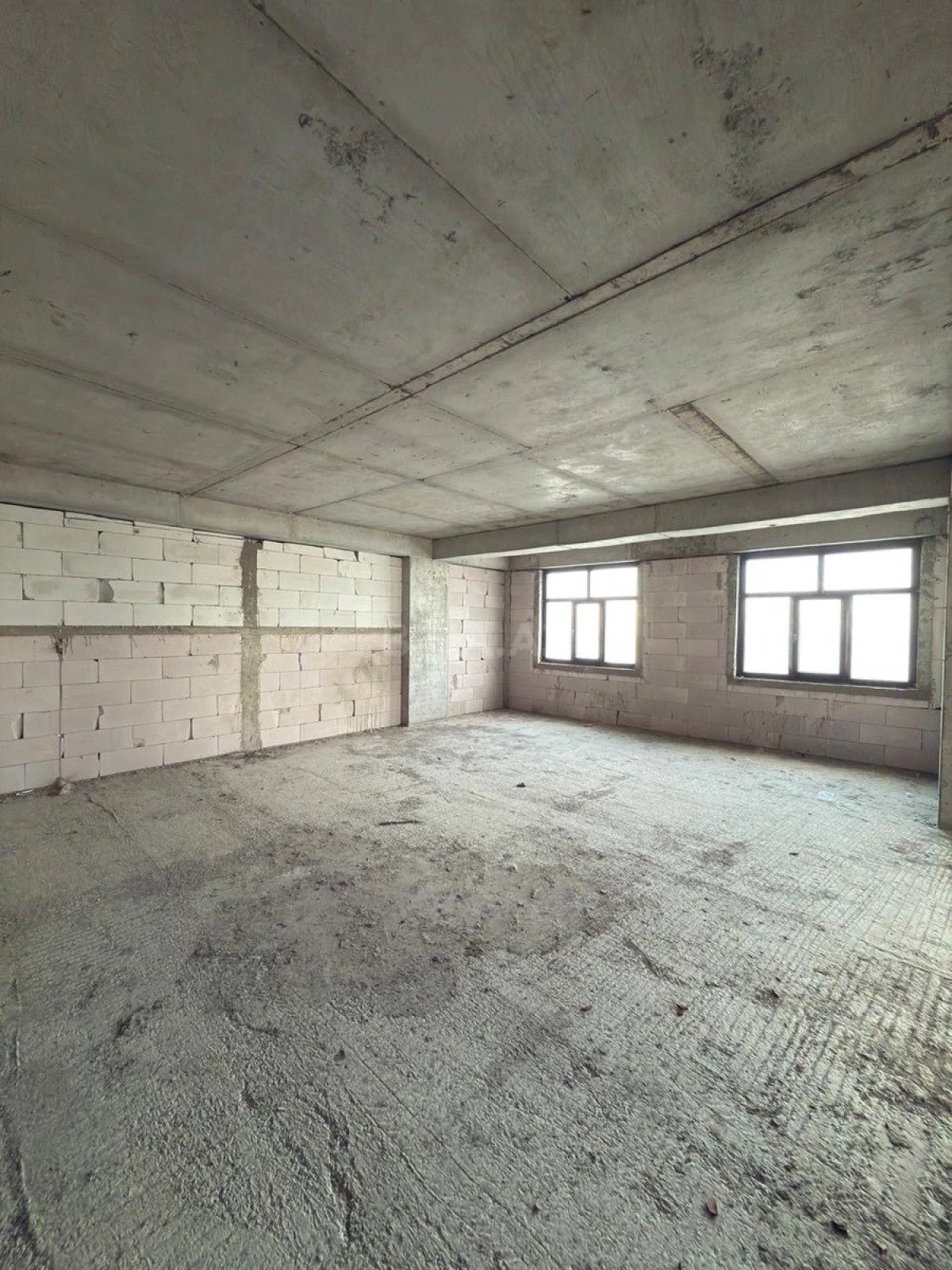 Satılır 4 otaqlı mənzil 185 m²