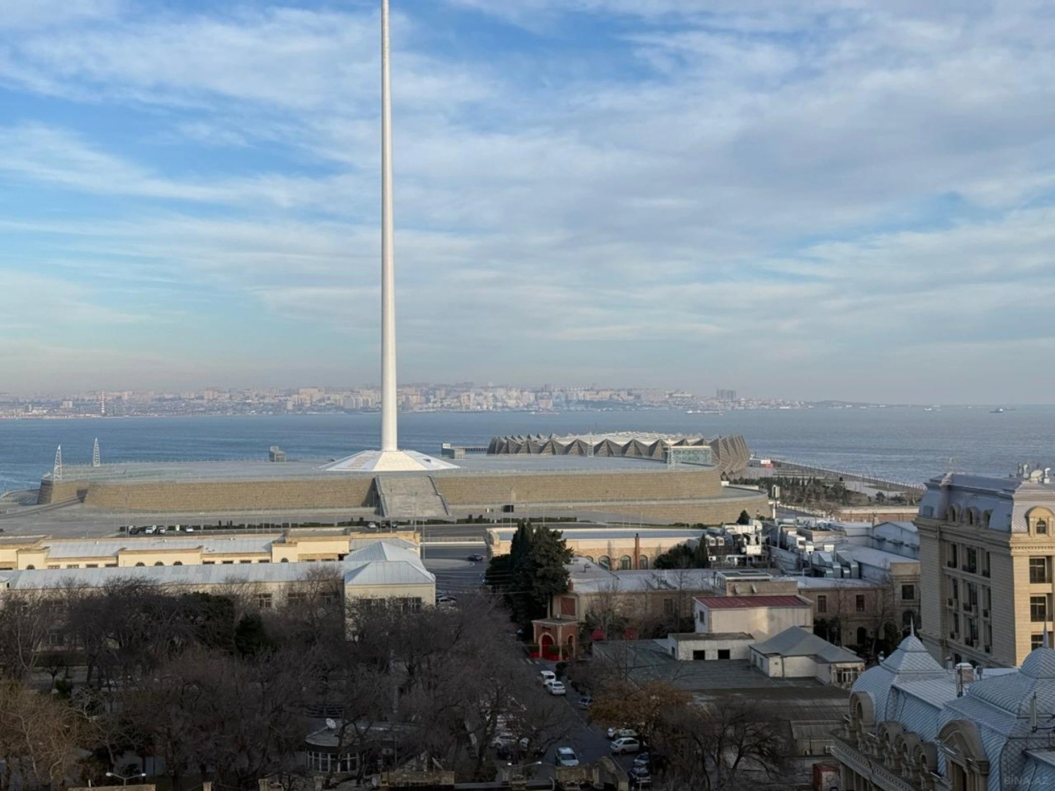 Satılır 4 otaqlı mənzil 185 m²