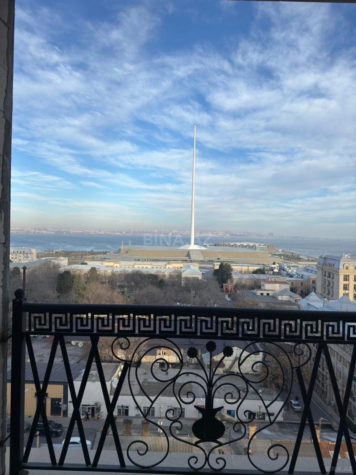 Satılır 4 otaqlı mənzil 185 m²