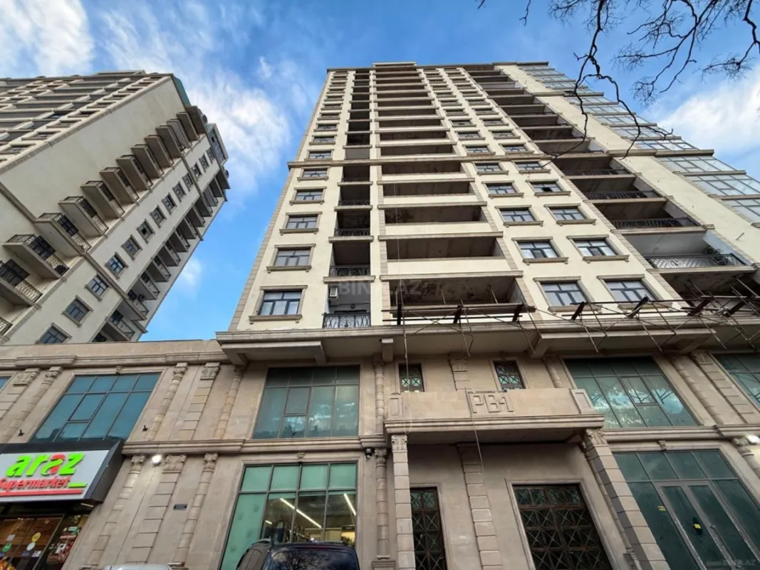 Satılır 4 otaqlı mənzil 185 m²