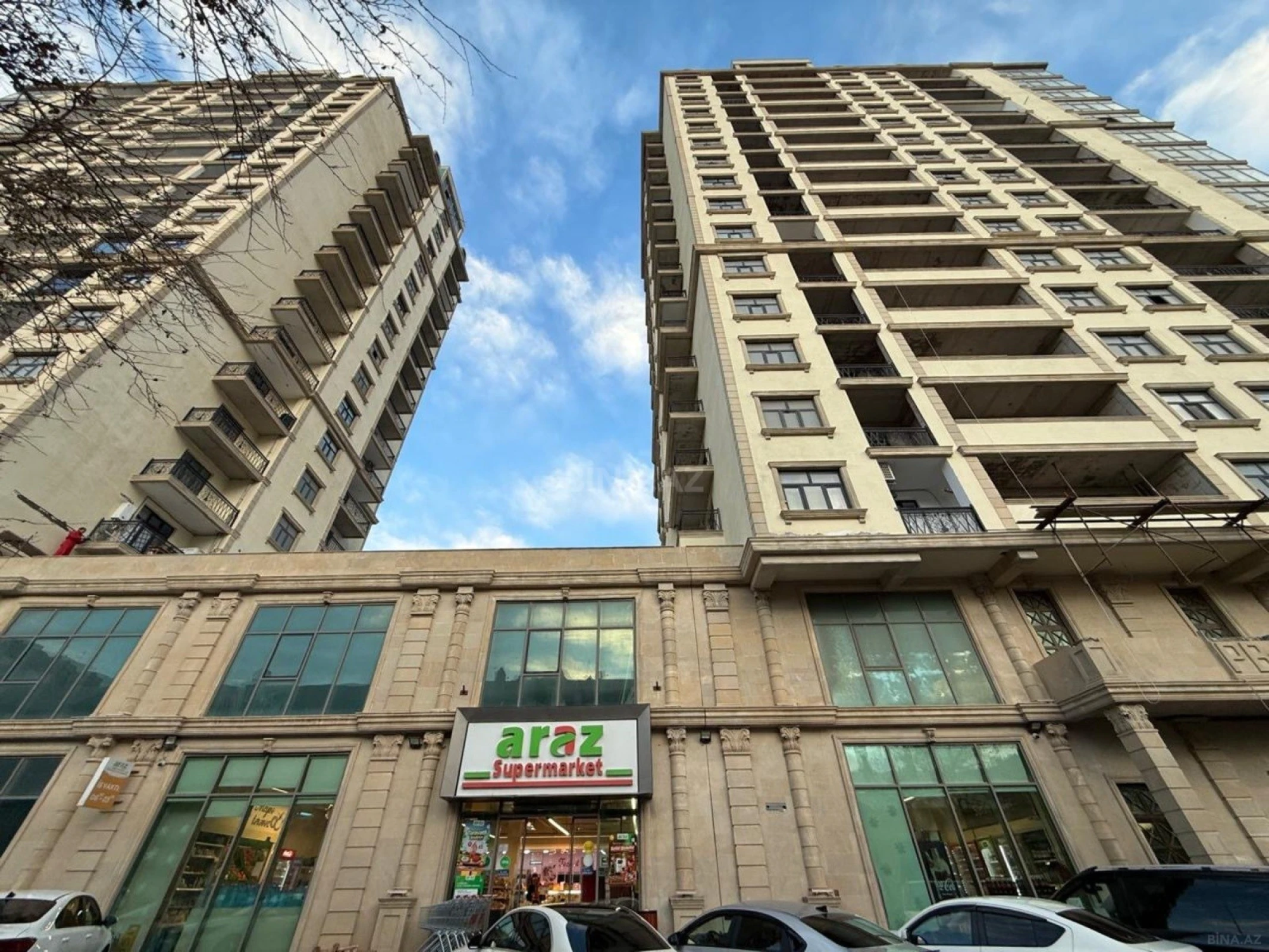 Satılır 4 otaqlı mənzil 185 m²
