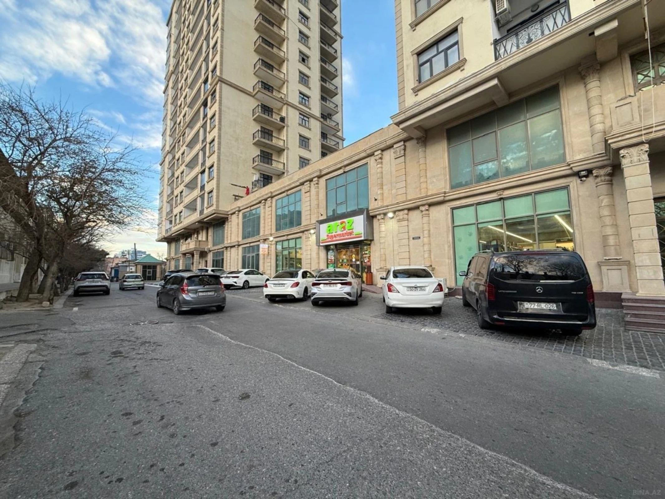 Satılır 4 otaqlı mənzil 185 m²
