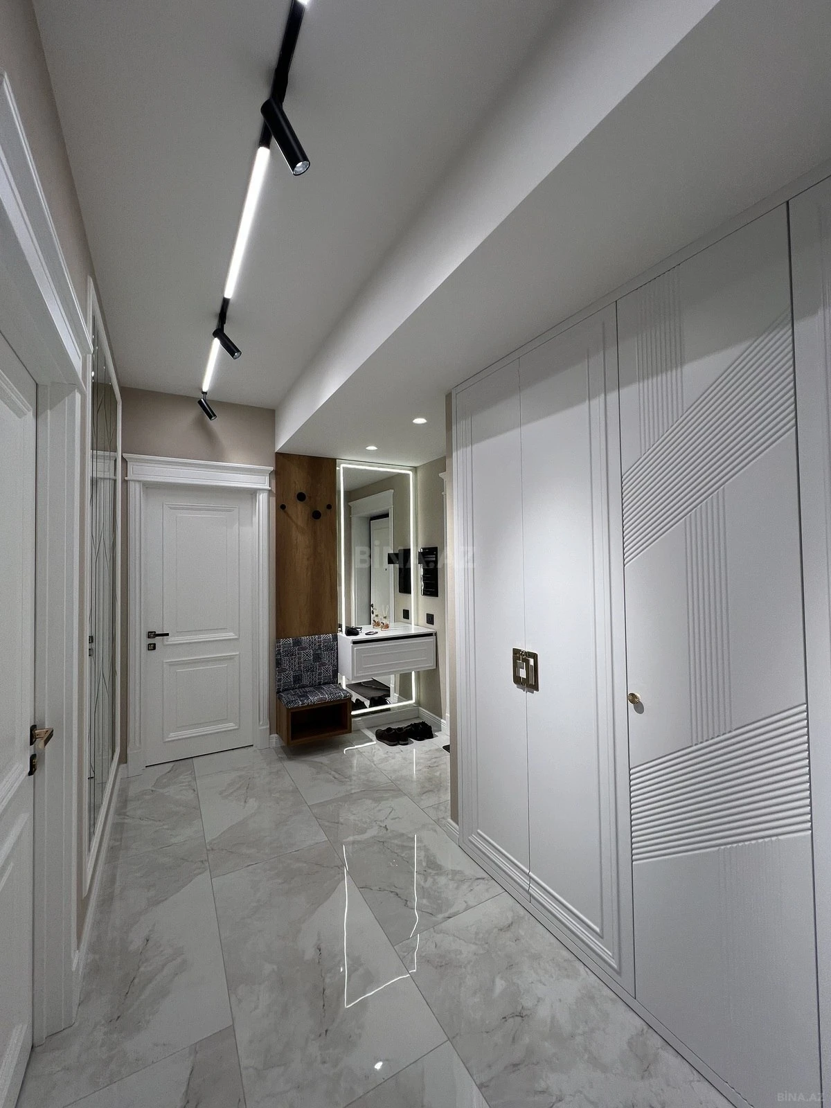 Satılır 3 otaqlı mənzil 98 m²