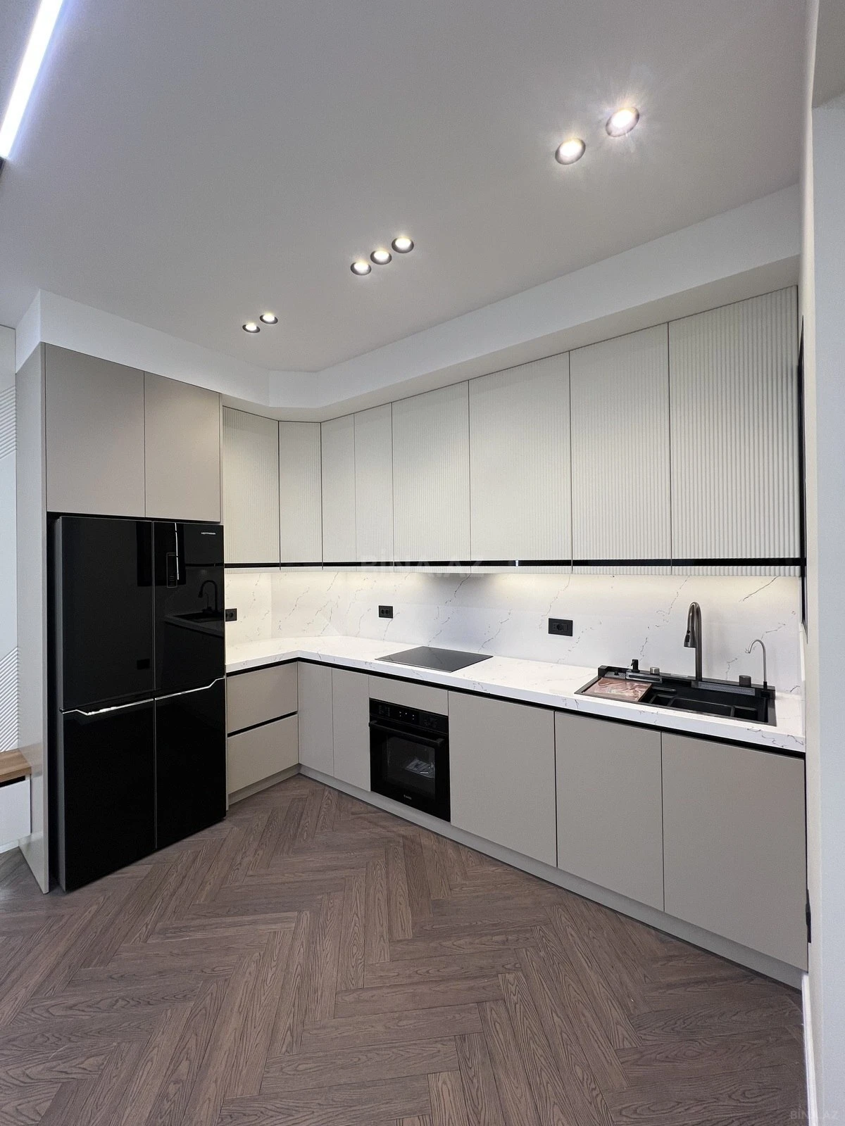 Satılır 3 otaqlı mənzil 98 m²