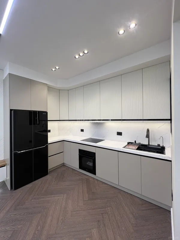 Satılır 3 otaqlı mənzil 98 m²