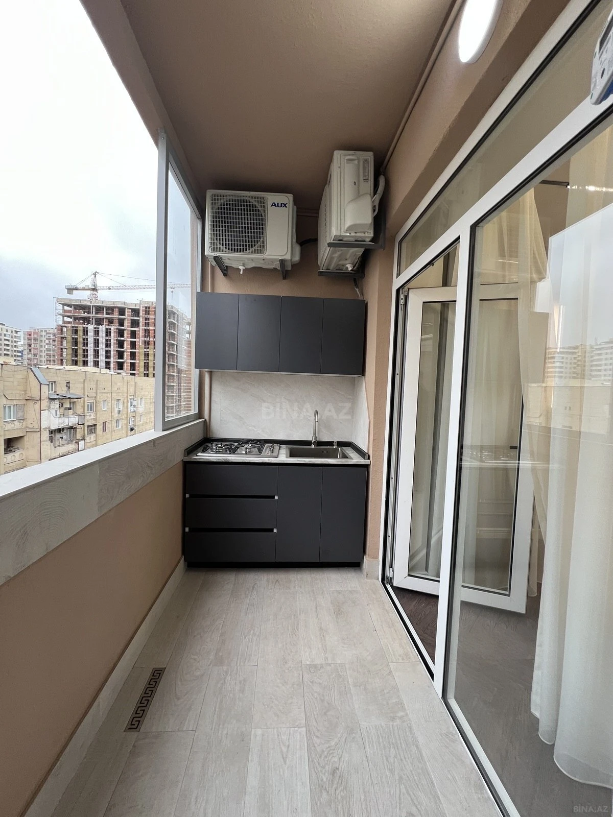 Satılır 3 otaqlı mənzil 98 m²