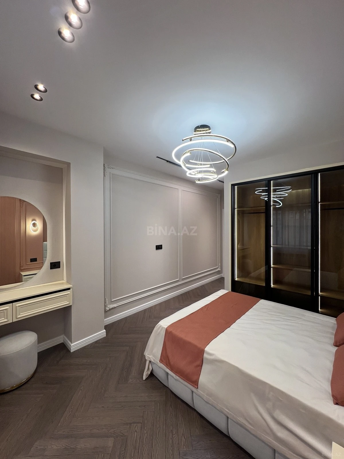 Satılır 3 otaqlı mənzil 98 m²