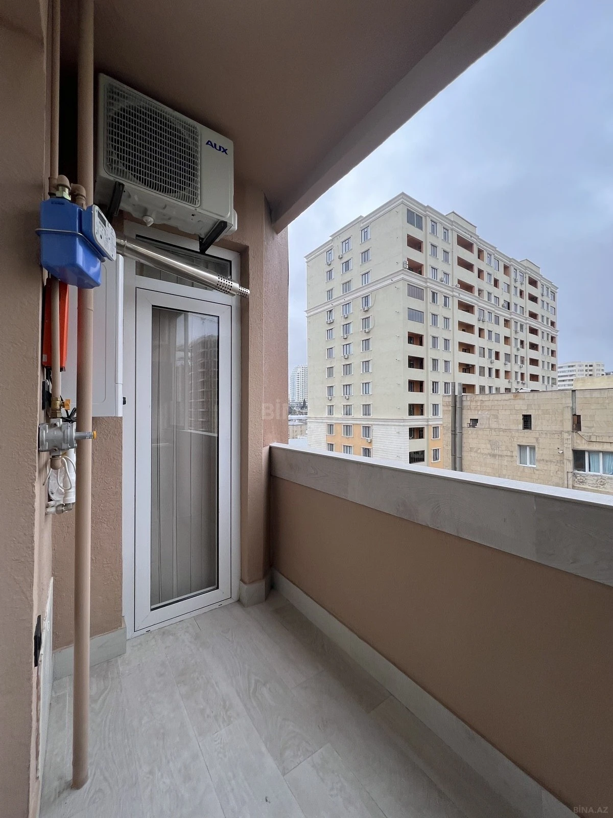 Satılır 3 otaqlı mənzil 98 m²