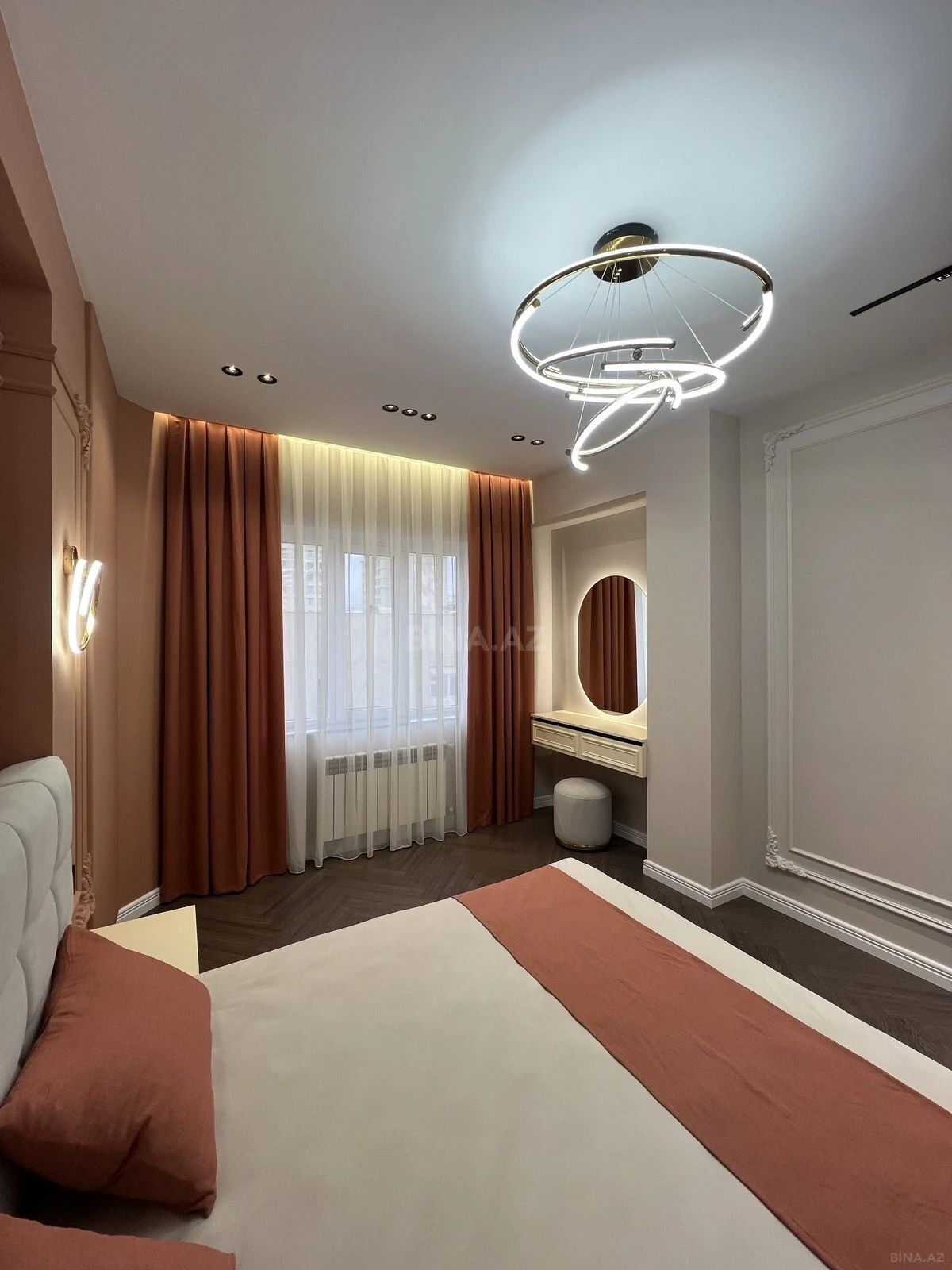 Satılır 3 otaqlı mənzil 98 m²