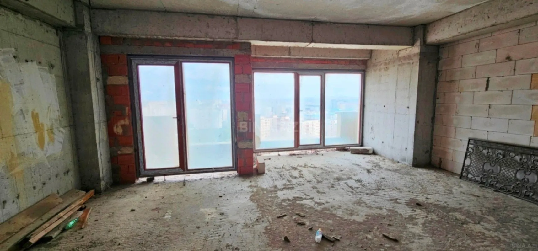 Satılır 6 otaqlı mənzil 400 m²