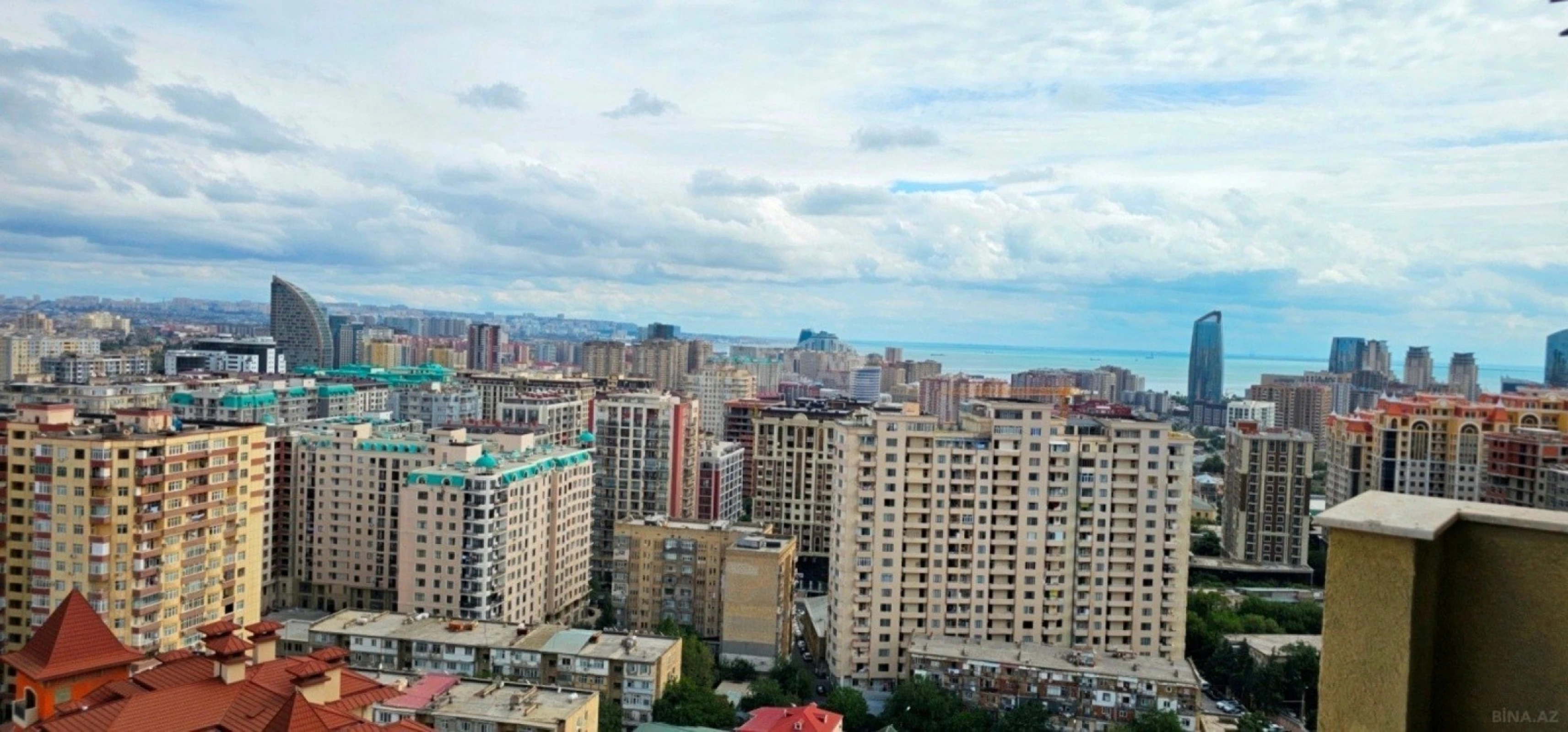 Satılır 6 otaqlı mənzil 400 m²