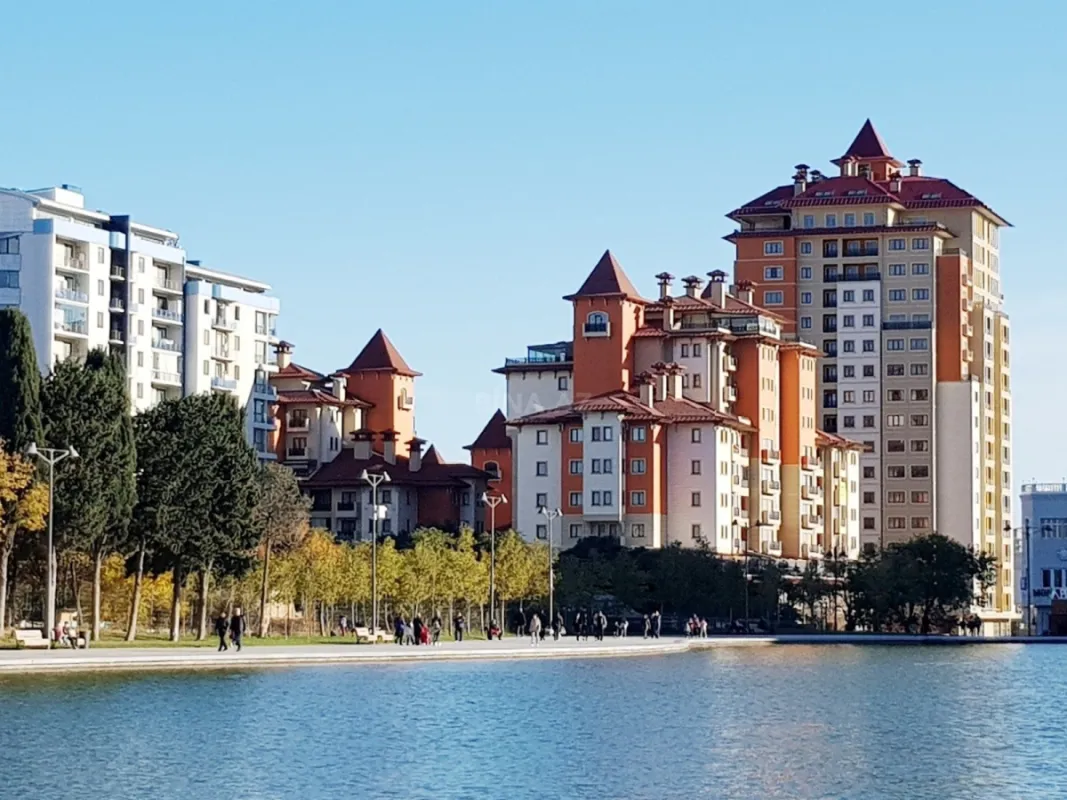 Satılır 6 otaqlı mənzil 400 m²