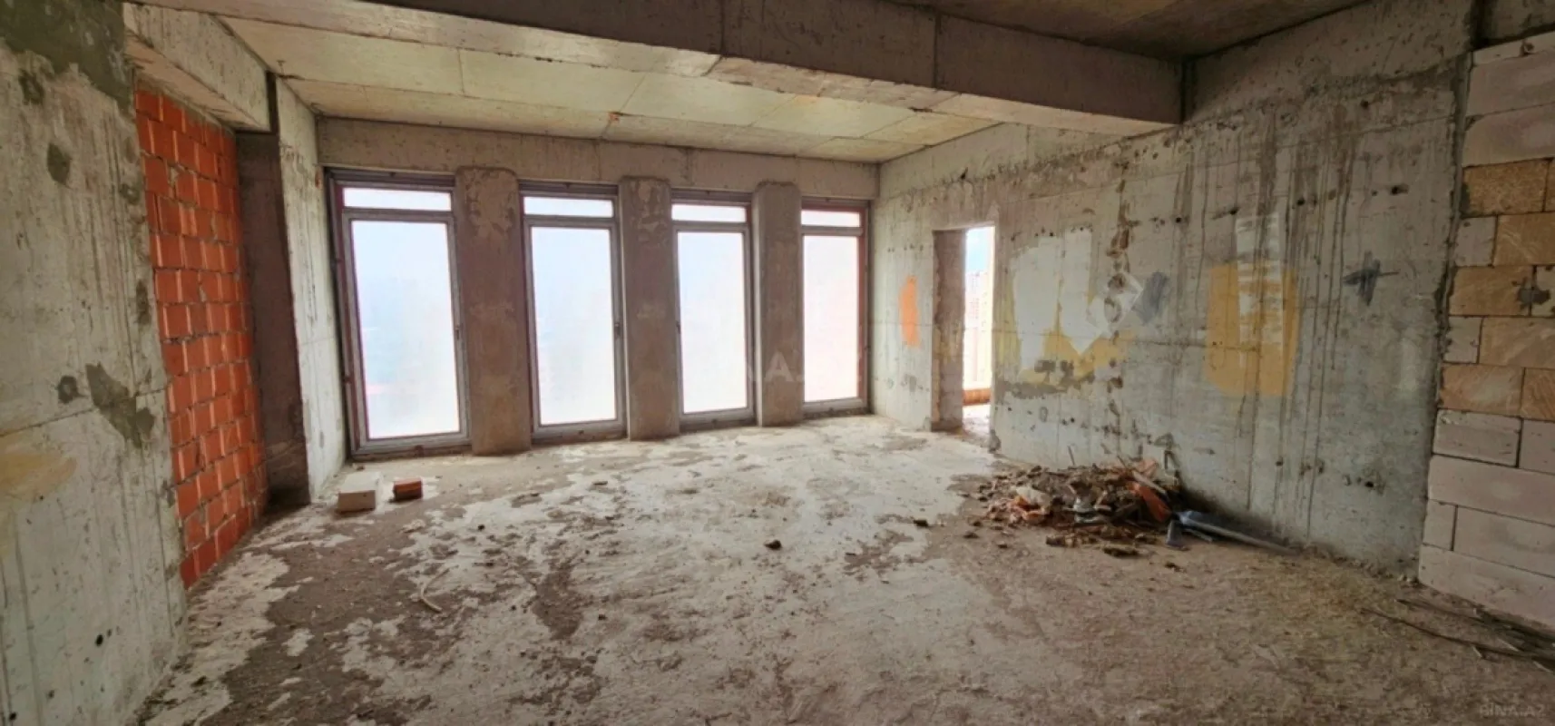 Satılır 6 otaqlı mənzil 400 m²