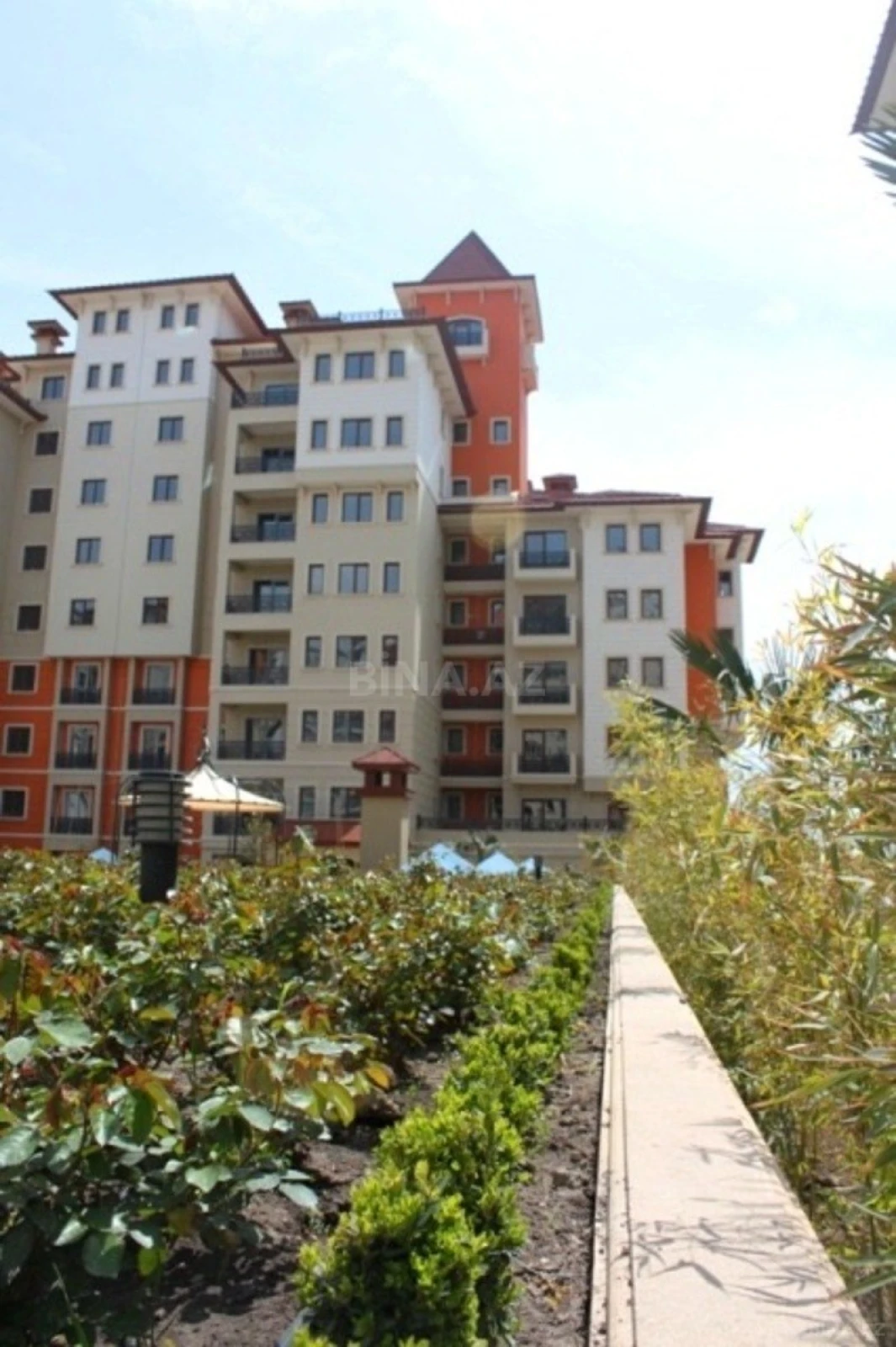 Satılır 6 otaqlı mənzil 400 m²
