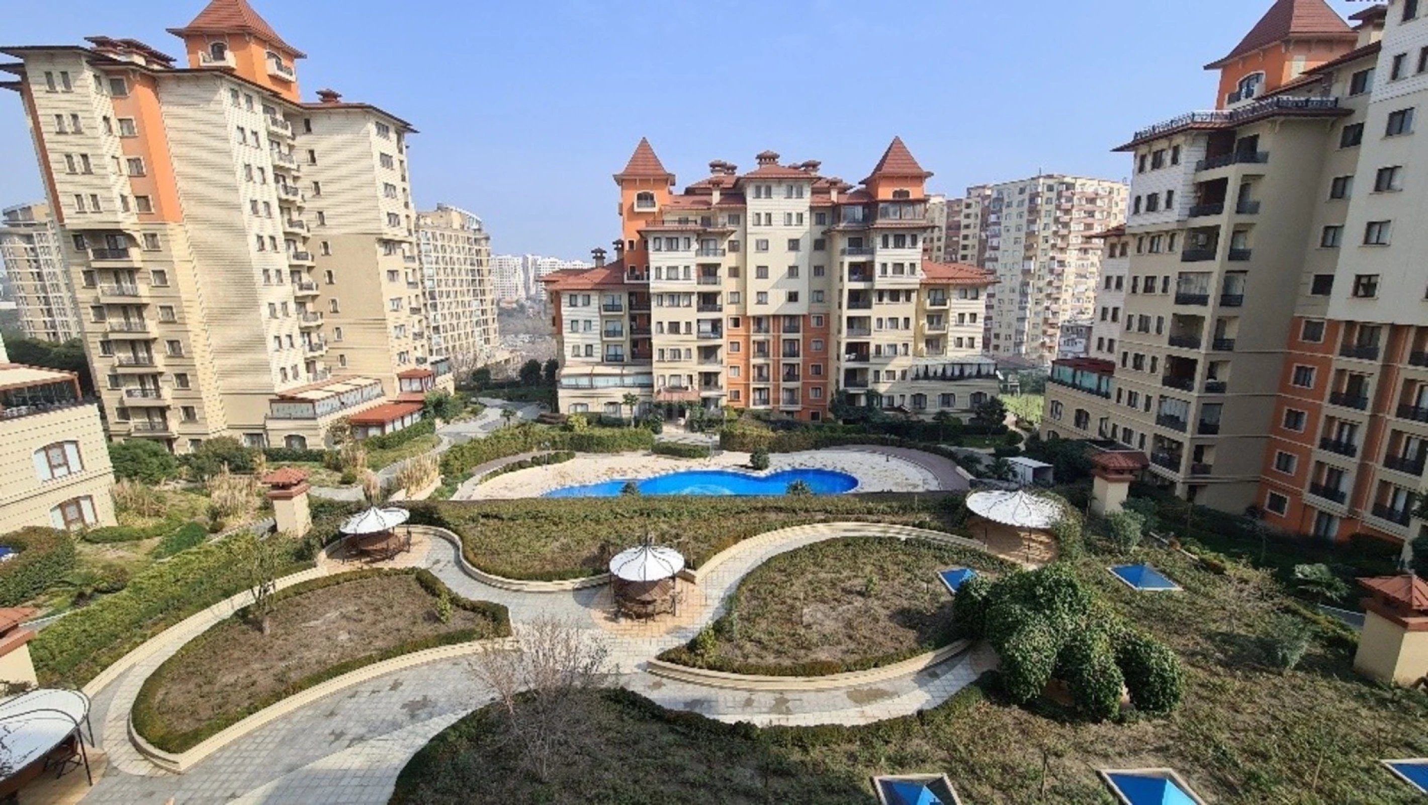 Satılır 6 otaqlı mənzil 400 m²