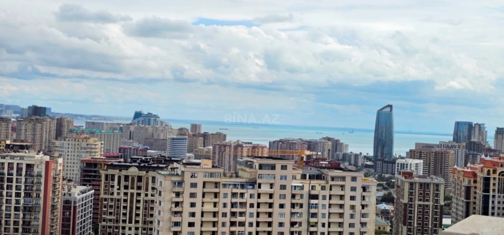 Satılır 6 otaqlı mənzil 400 m²