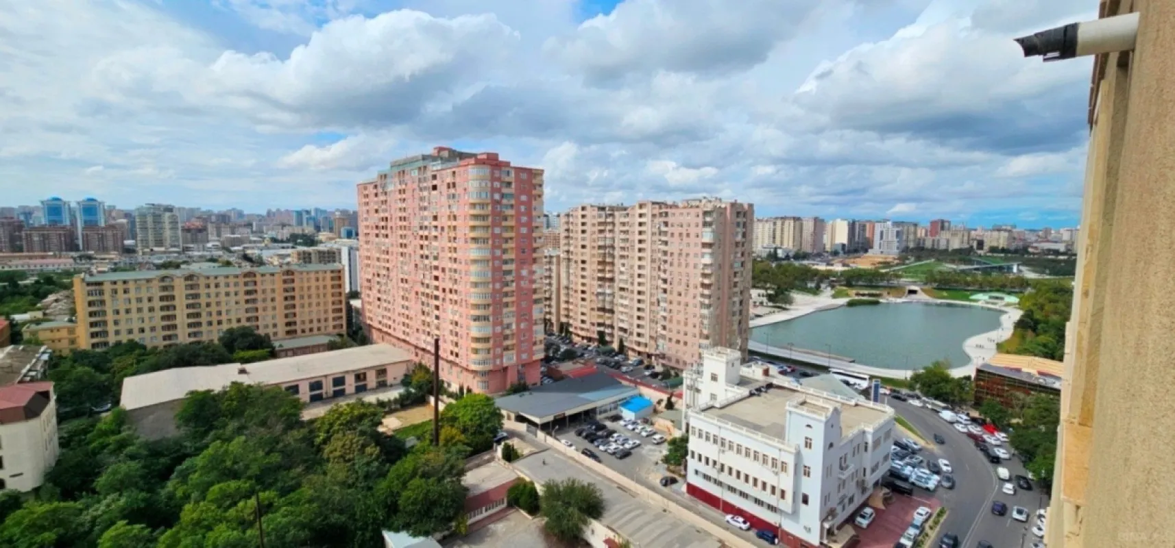 Satılır 6 otaqlı mənzil 400 m²