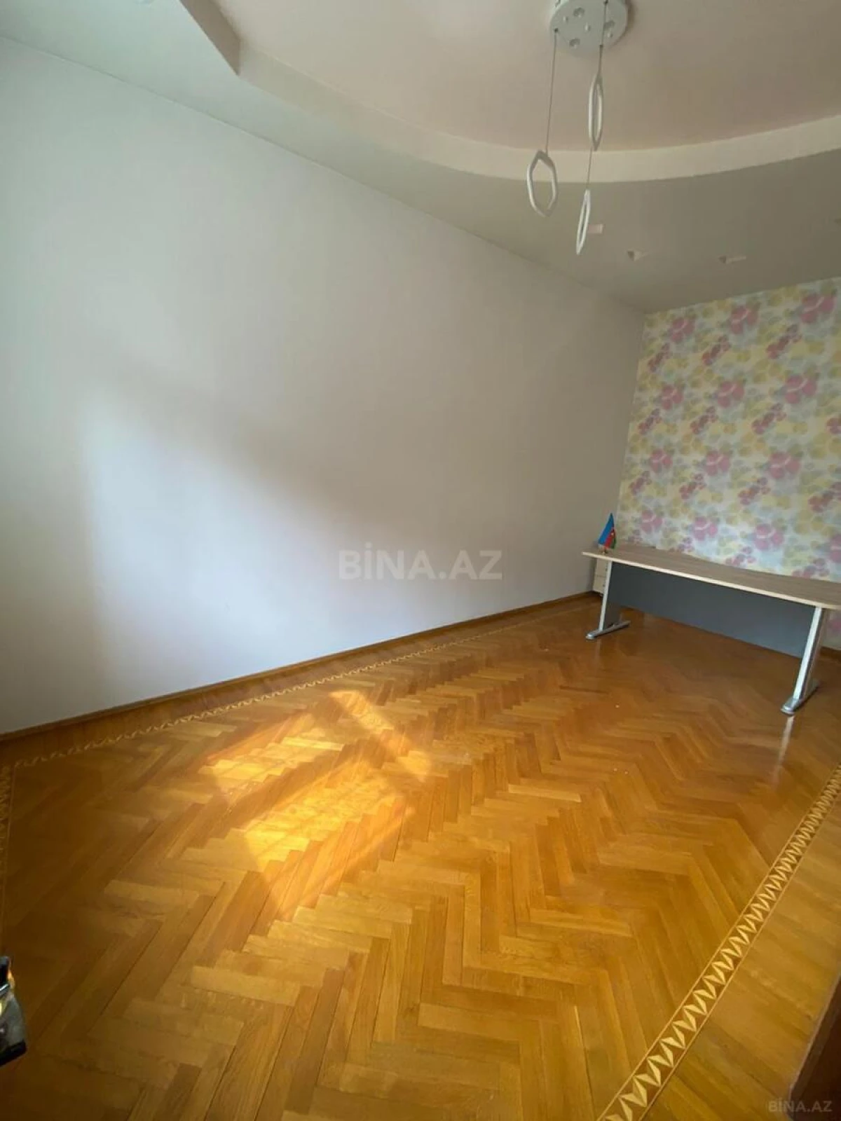 Kirayə verilir 8 otaqlı ofis 480 m²