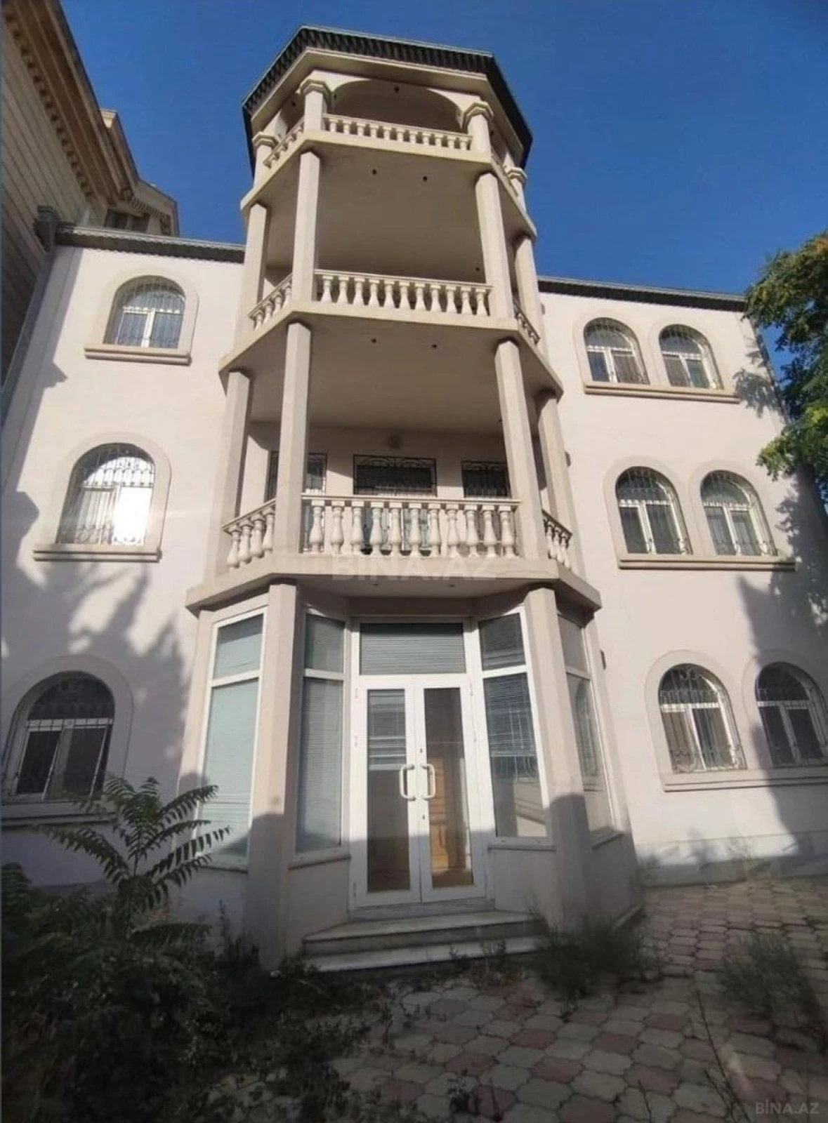 Kirayə verilir 8 otaqlı ofis 480 m²