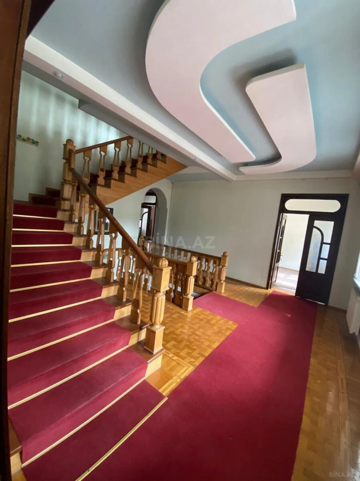 Kirayə verilir 8 otaqlı ofis 480 m²