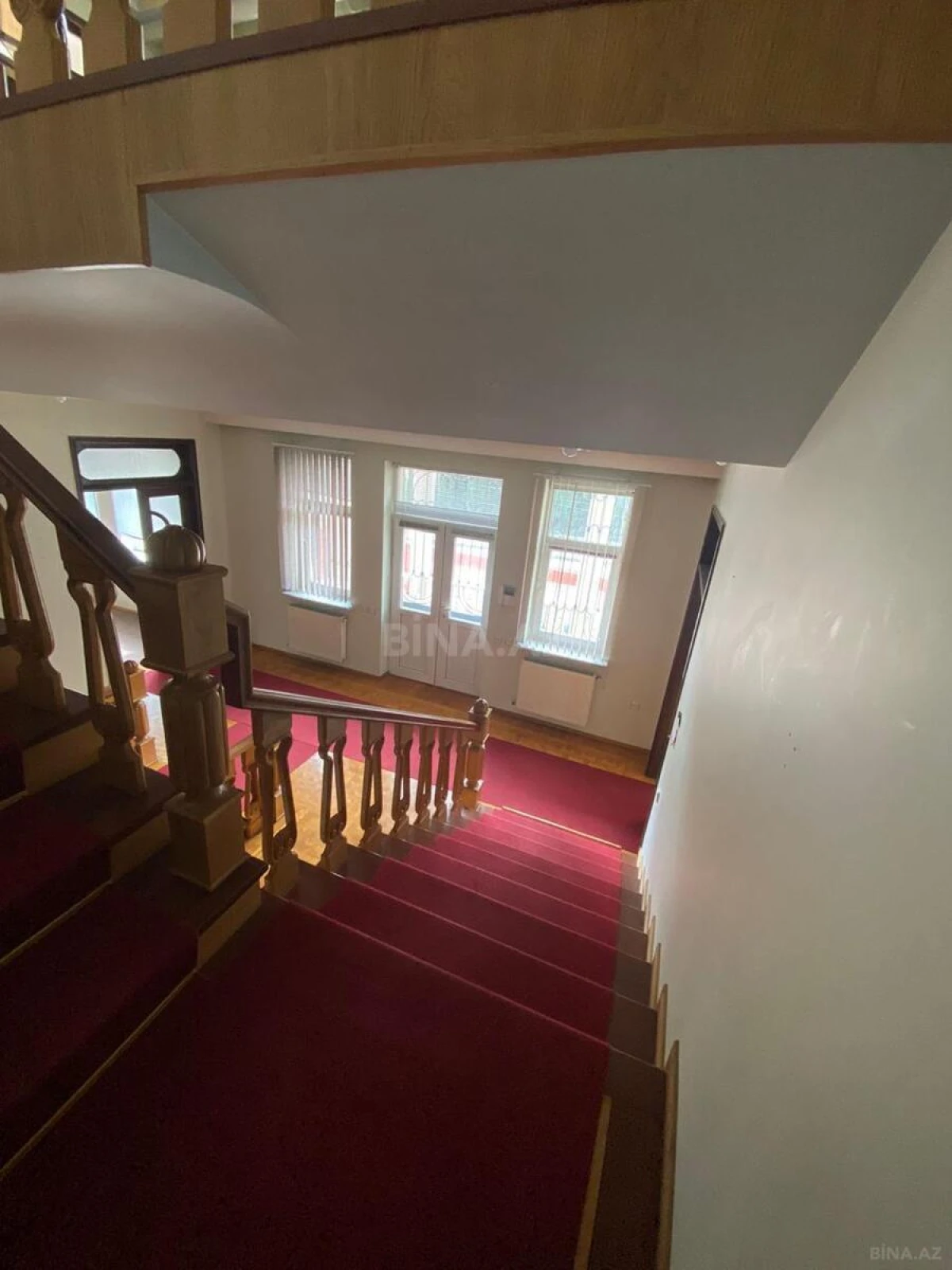 Kirayə verilir 8 otaqlı ofis 480 m²