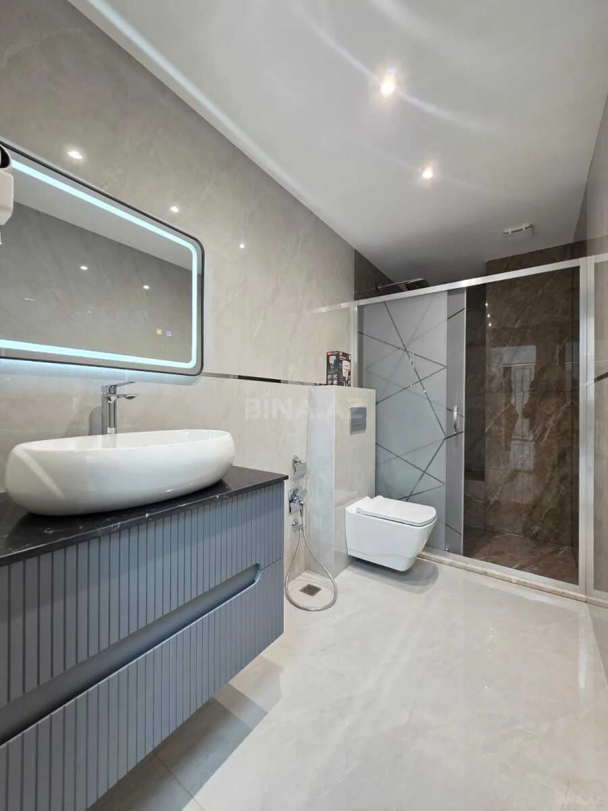 Satılır 3 otaqlı mənzil 127 m²