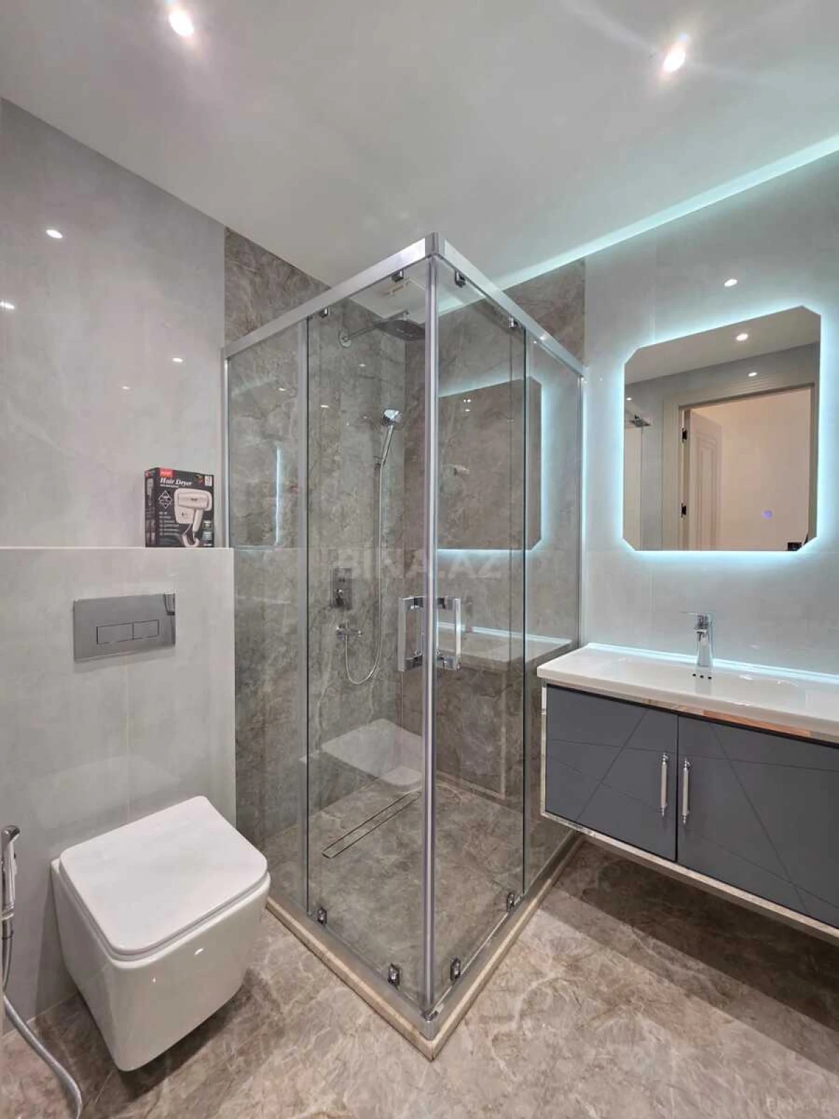 Satılır 3 otaqlı mənzil 127 m²