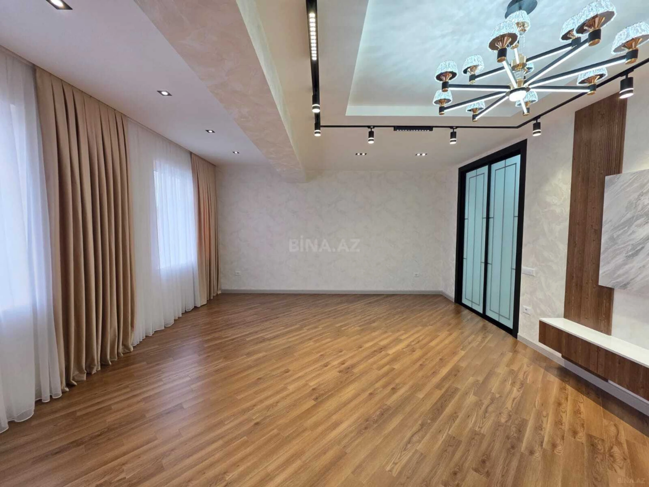 Satılır 3 otaqlı mənzil 127 m²
