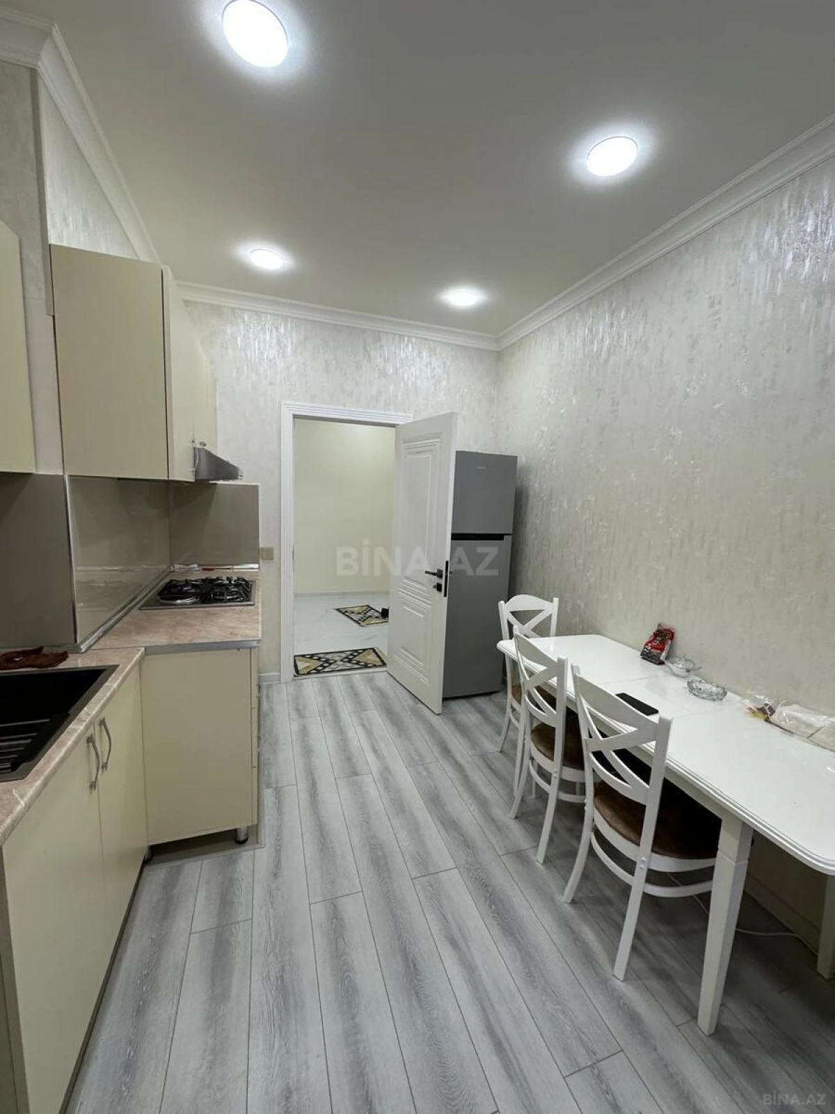 Satılır 1 otaqlı mənzil 60 m²