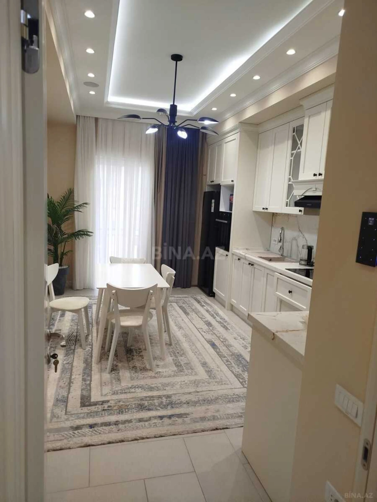 Kirayə verilir 3 otaqlı mənzil 130 m²