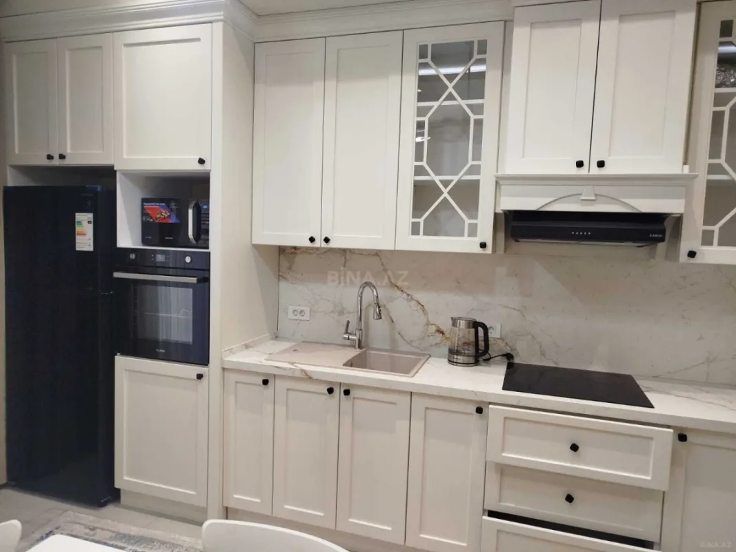 Kirayə verilir 3 otaqlı mənzil 130 m²