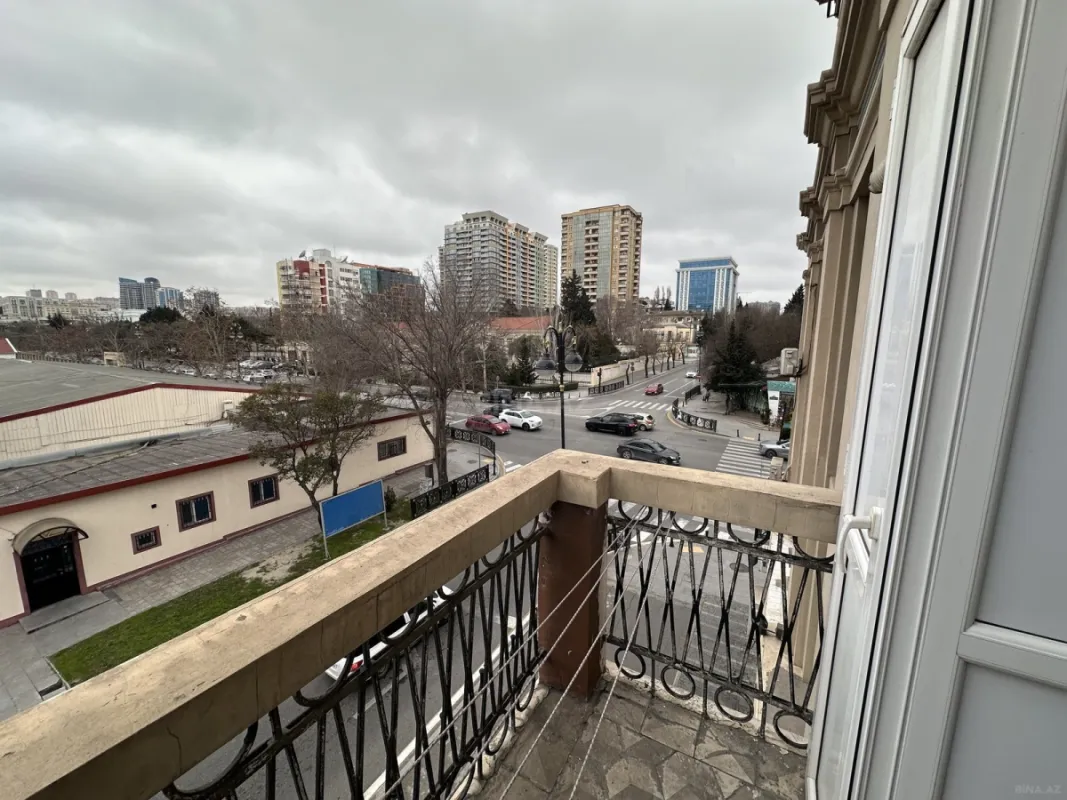 Satılır 3 otaqlı mənzil 95 m²