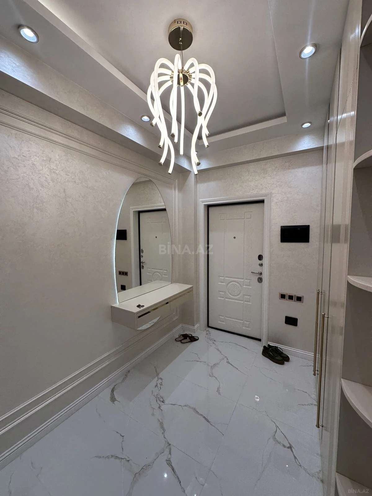 Satılır 3 otaqlı mənzil 115 m²