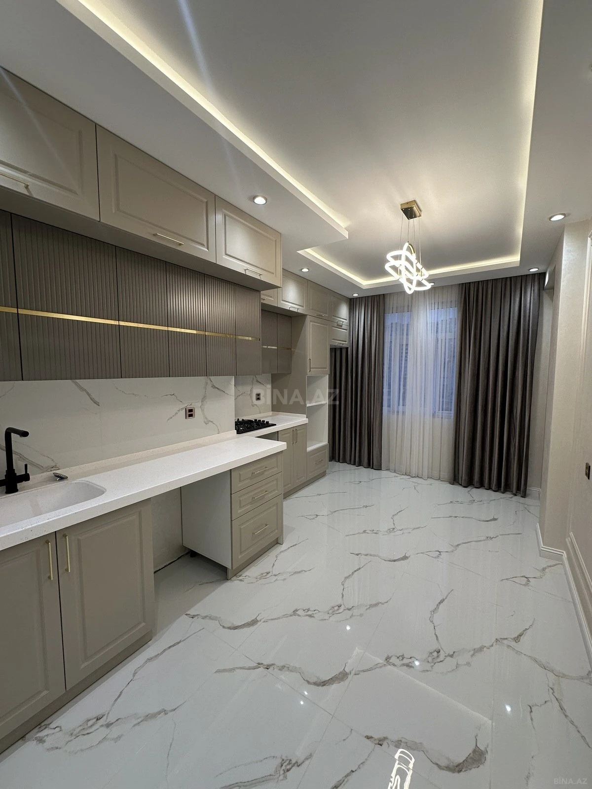 Satılır 3 otaqlı mənzil 115 m²