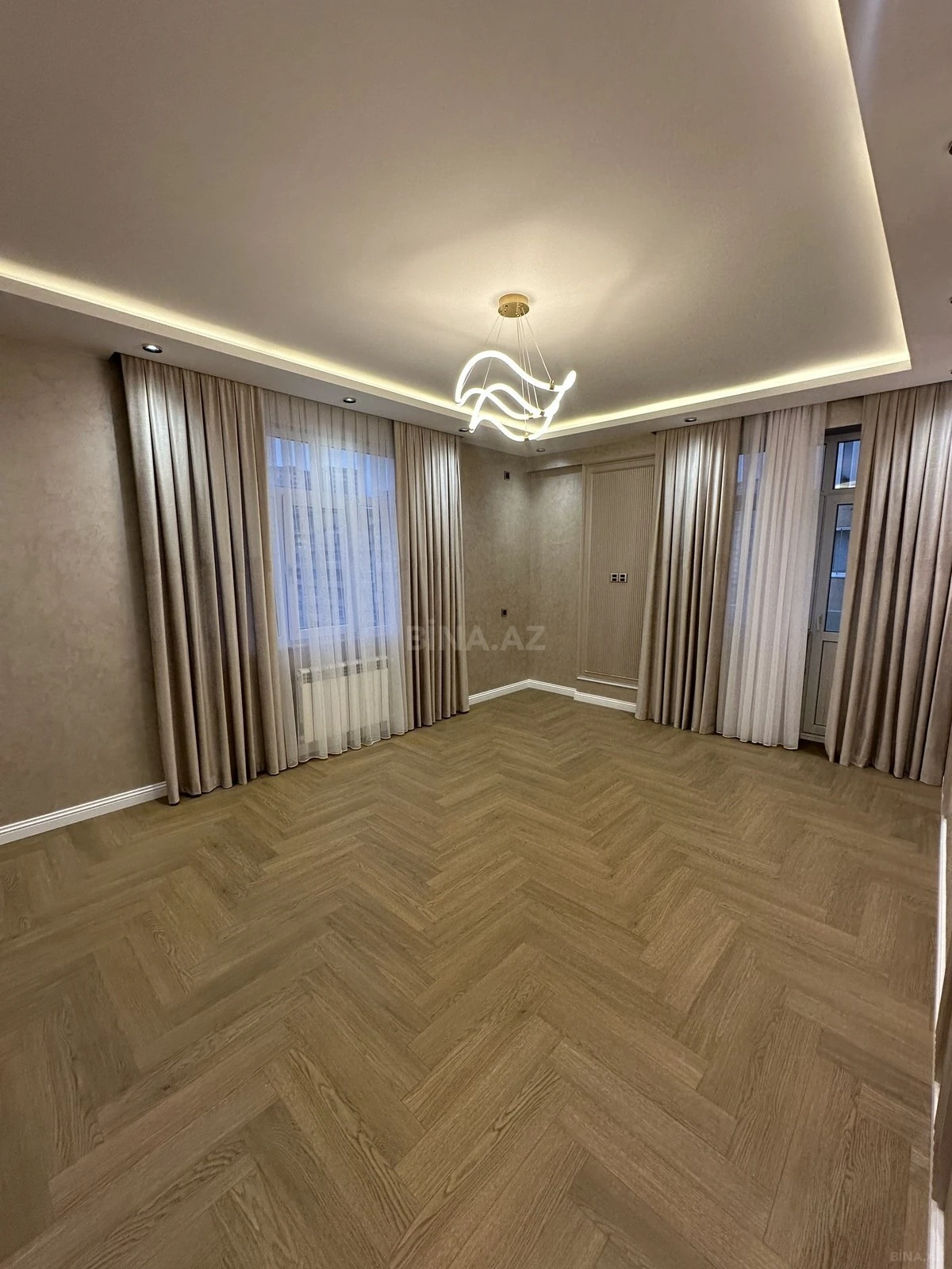 Satılır 3 otaqlı mənzil 115 m²
