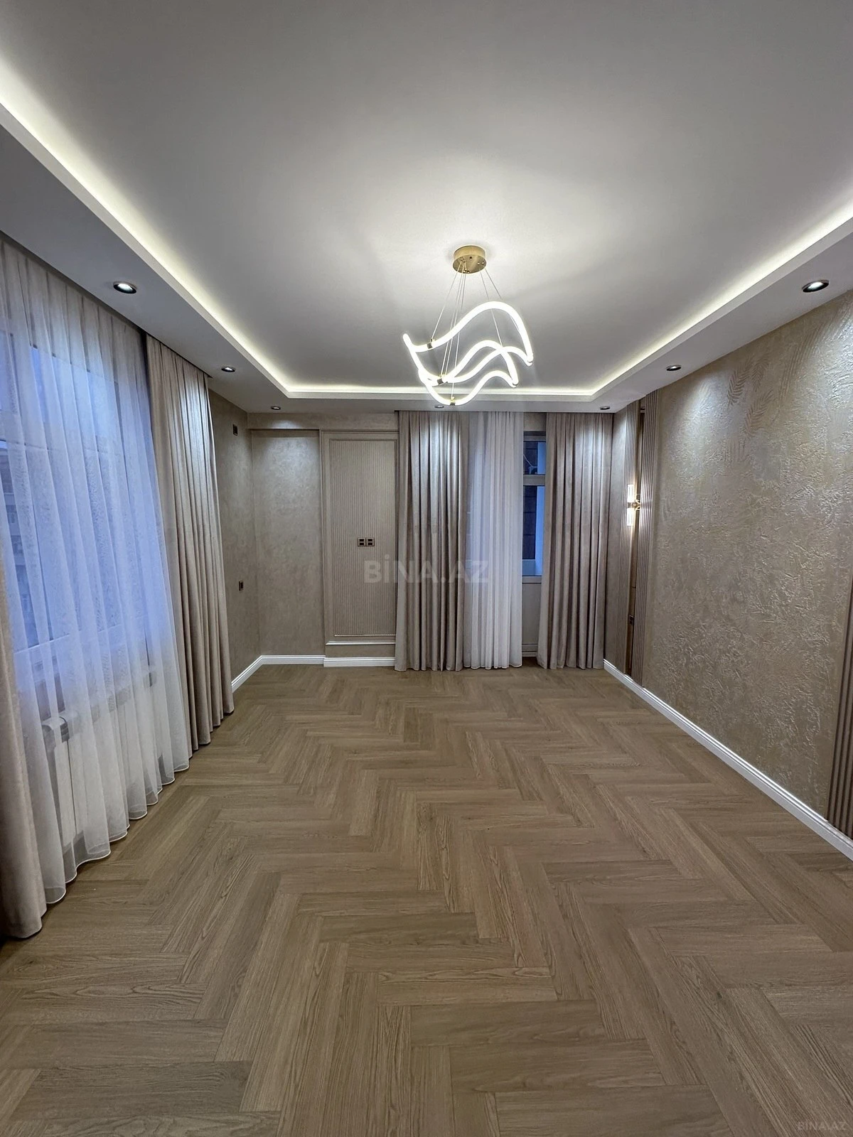 Satılır 3 otaqlı mənzil 115 m²