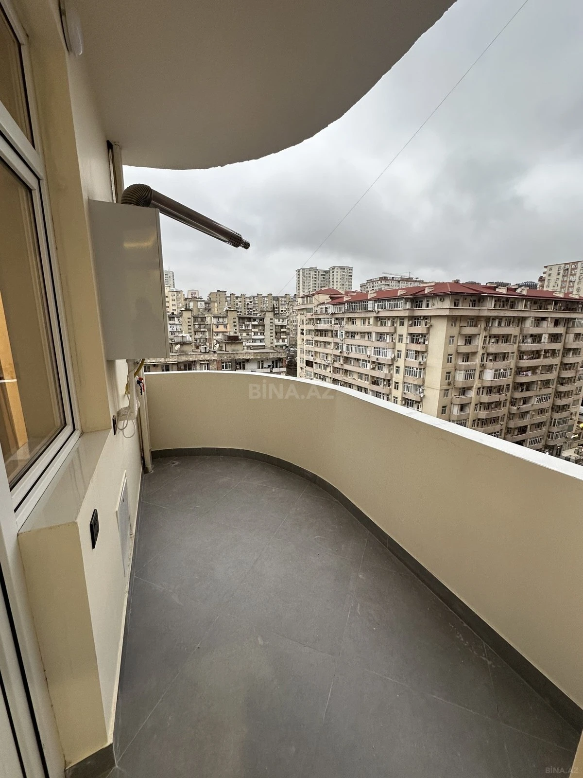 Satılır 3 otaqlı mənzil 115 m²