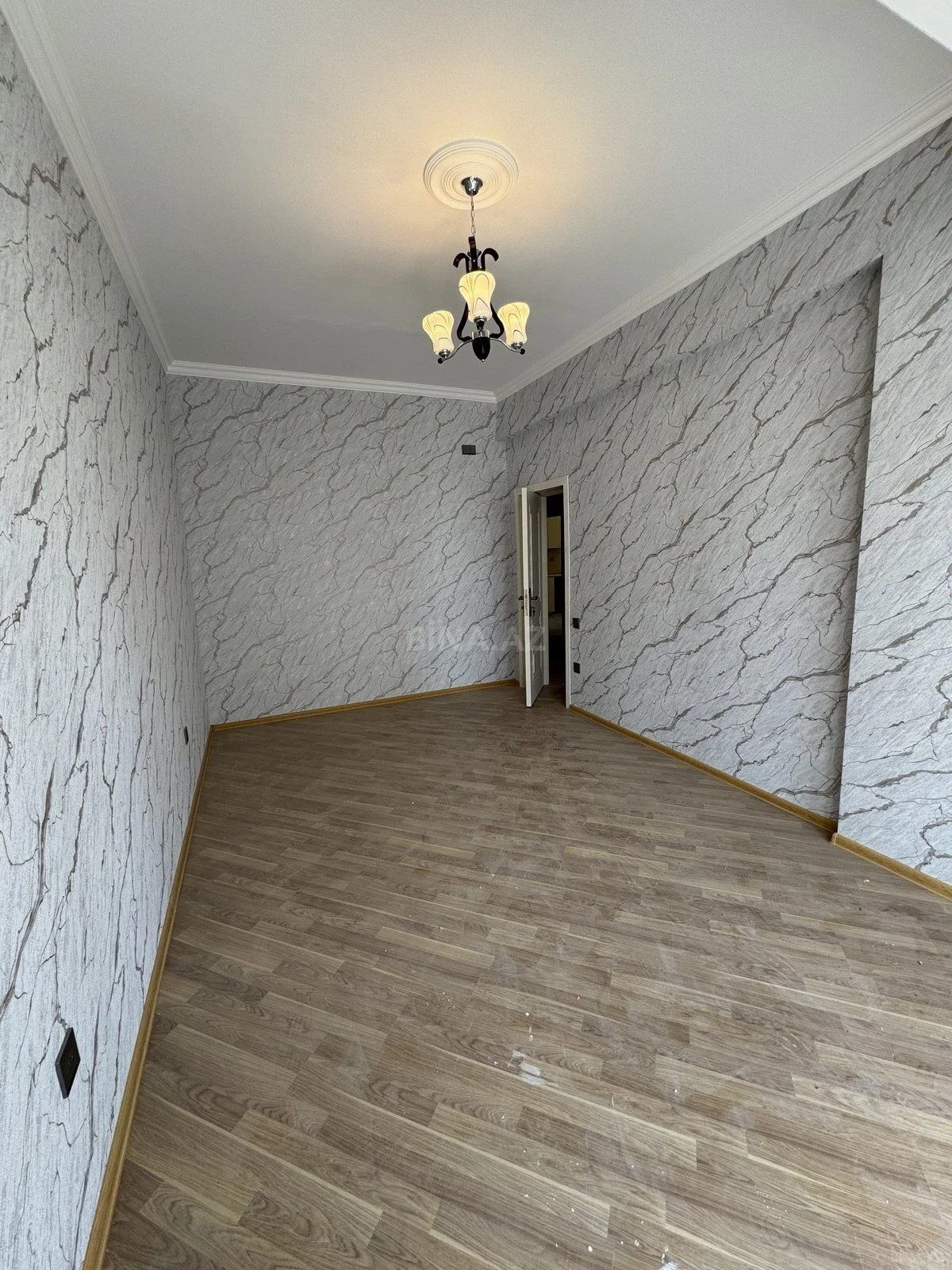 Satılır 3 otaqlı mənzil 112 m²