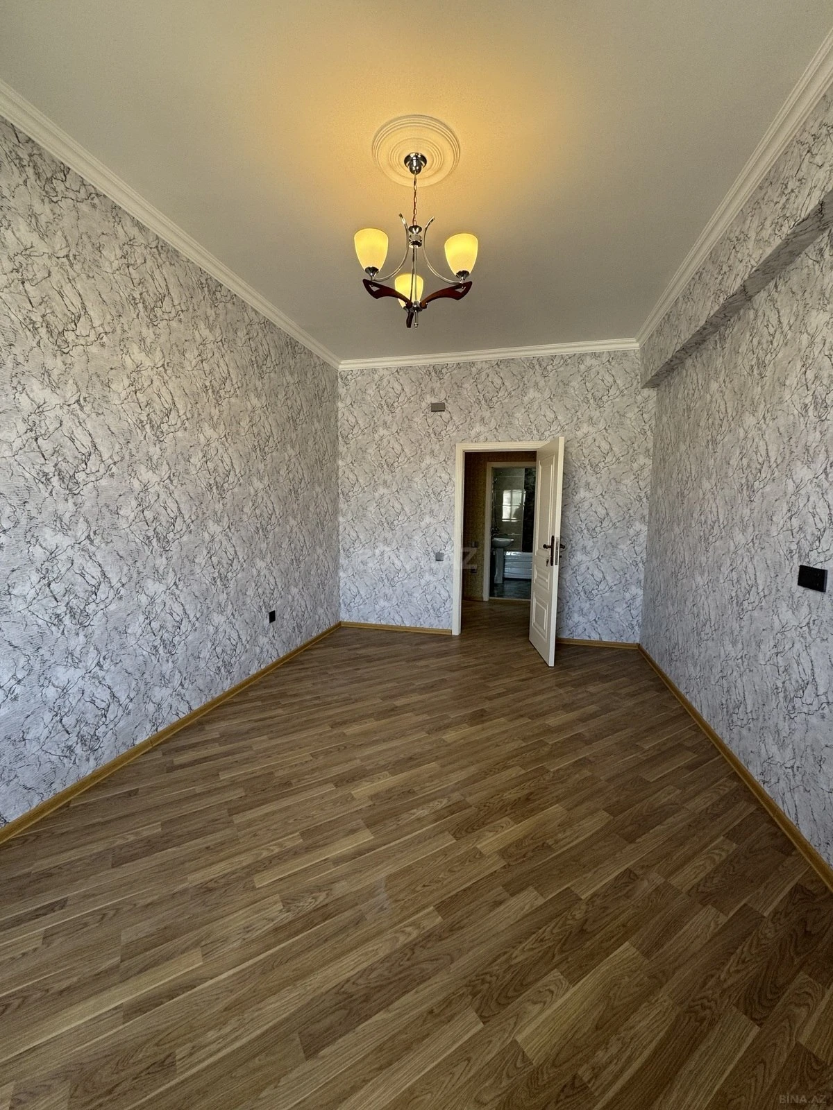 Satılır 3 otaqlı mənzil 112 m²