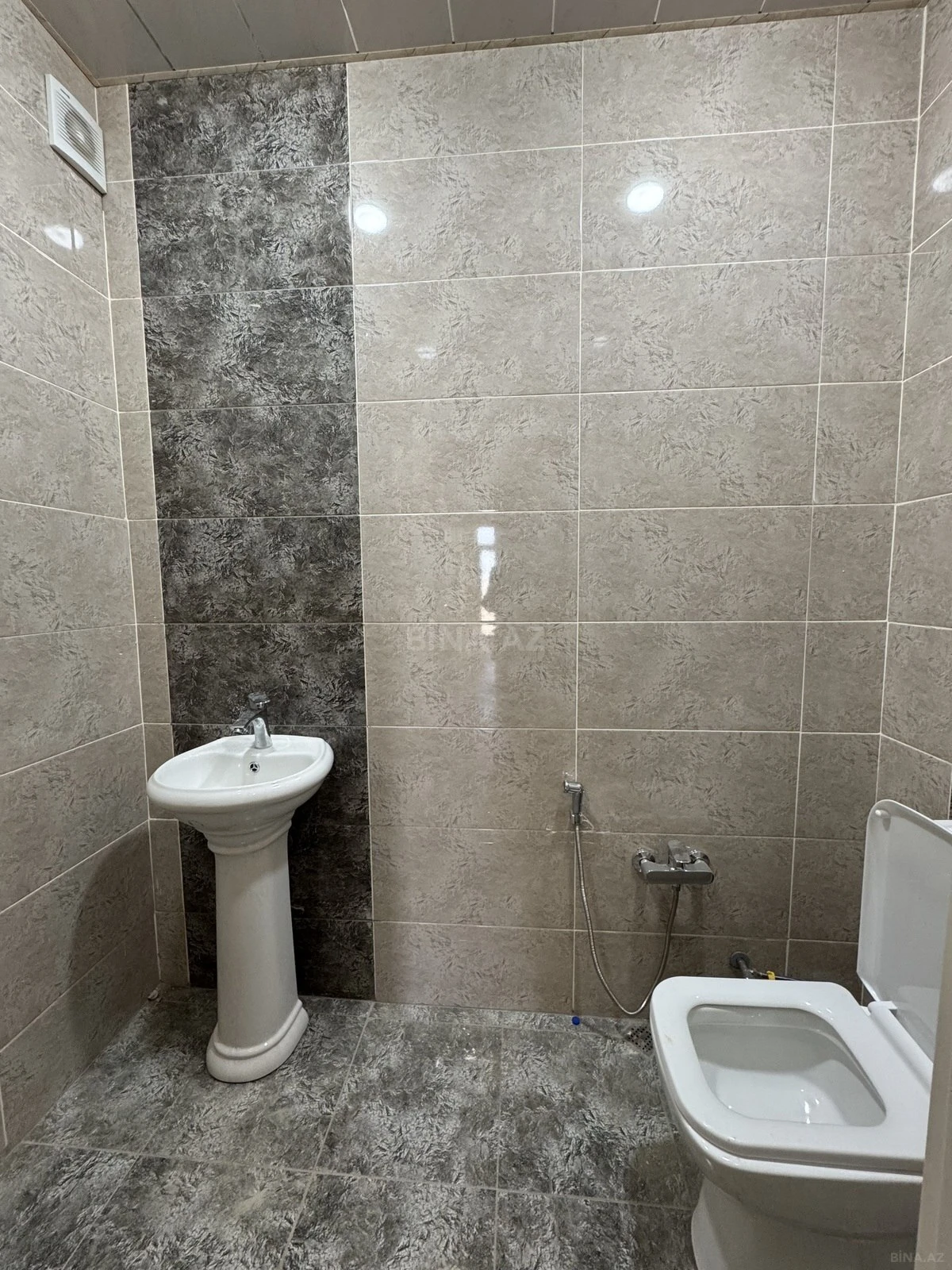 Satılır 3 otaqlı mənzil 112 m²