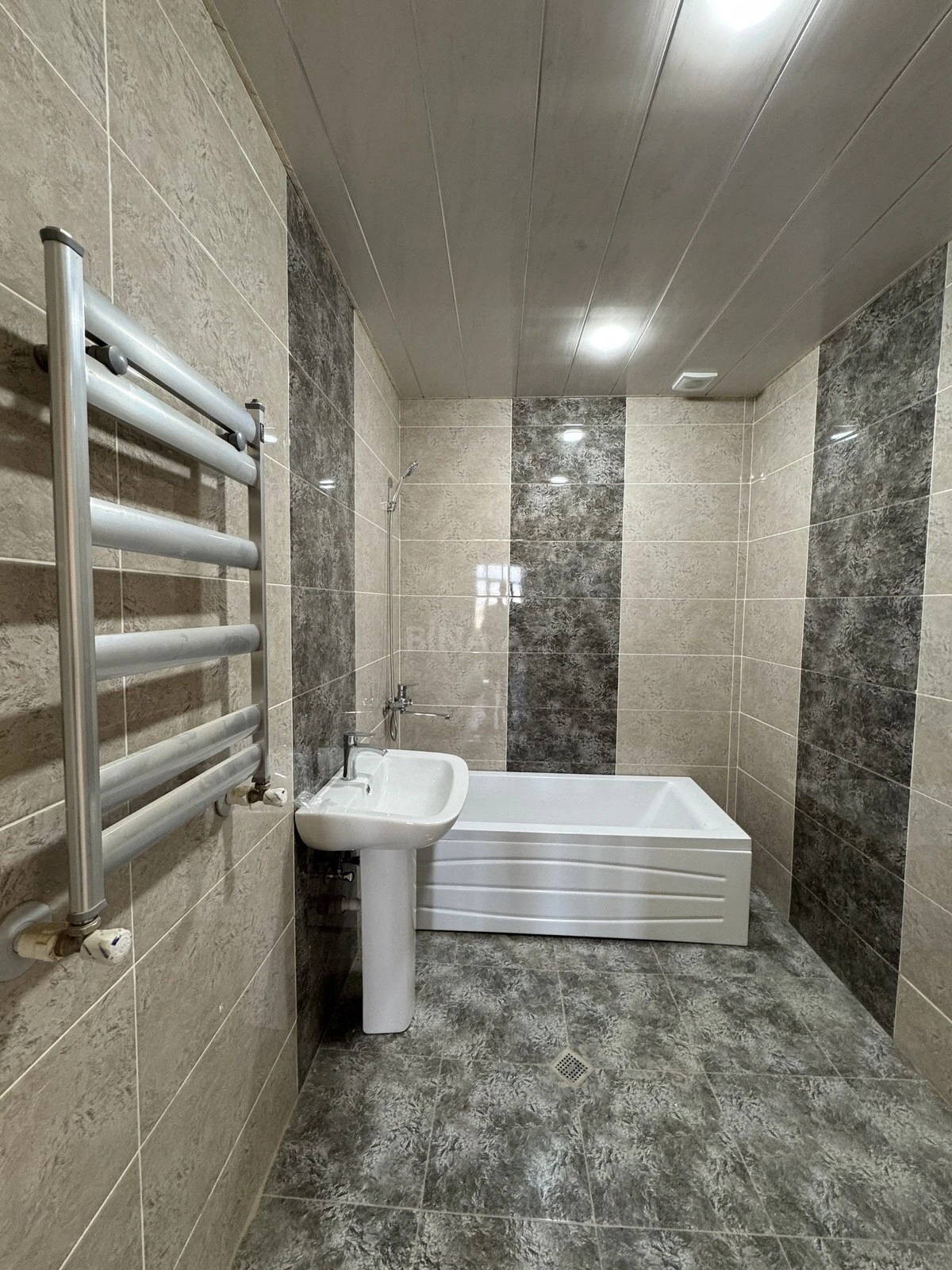 Satılır 3 otaqlı mənzil 112 m²