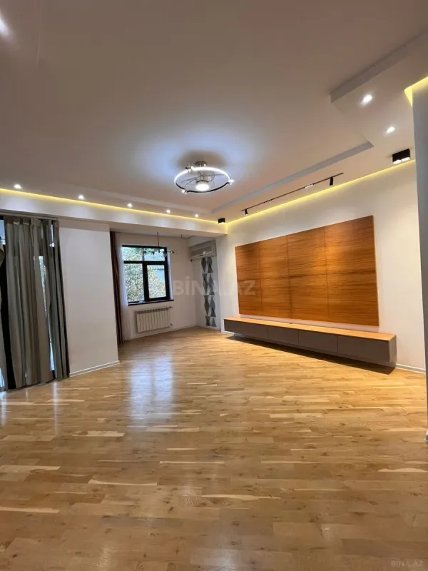 Satılır 3 otaqlı mənzil 110 m²