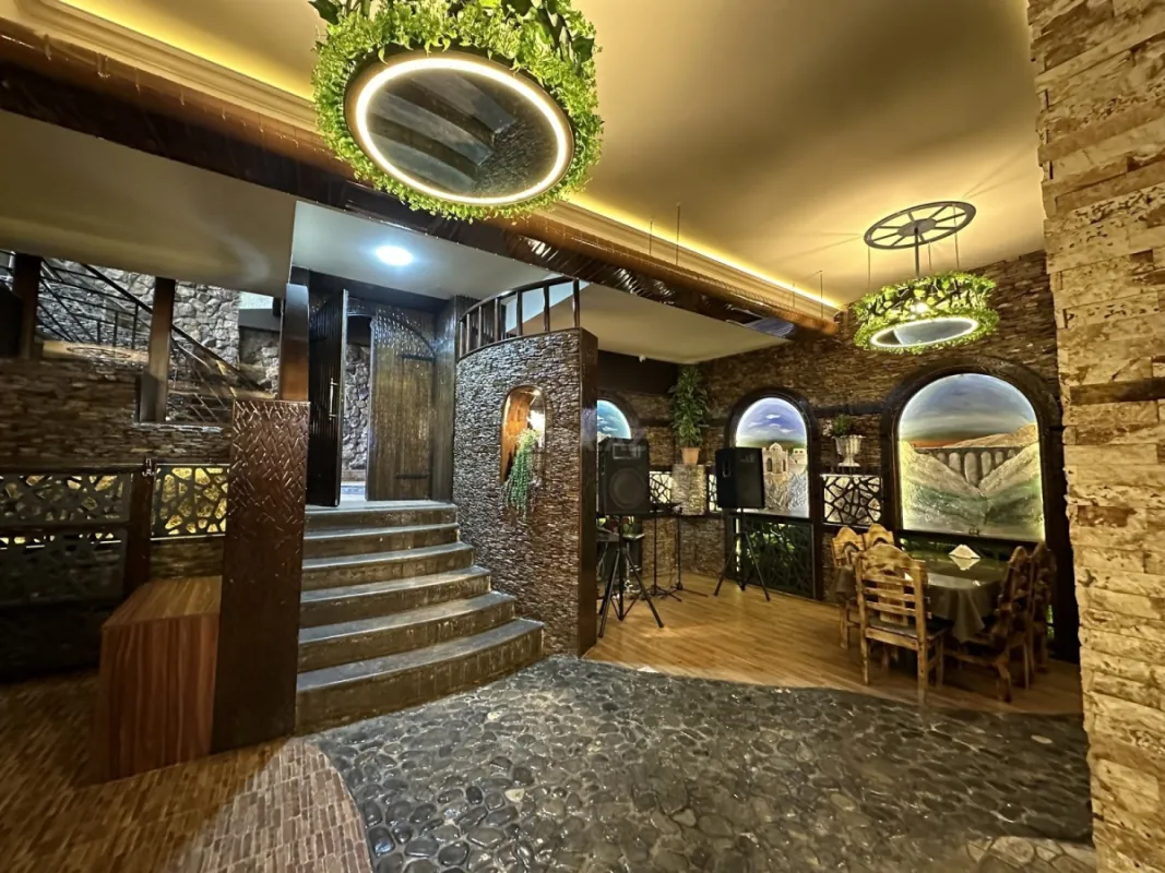 Satılır obyekt 400 m²