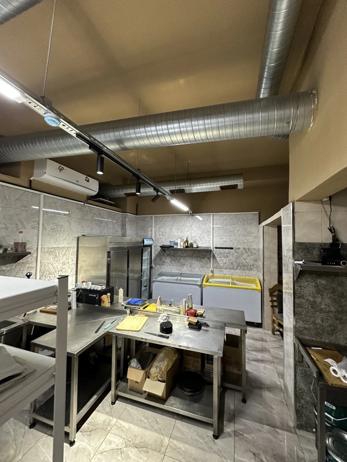 Satılır obyekt 400 m²