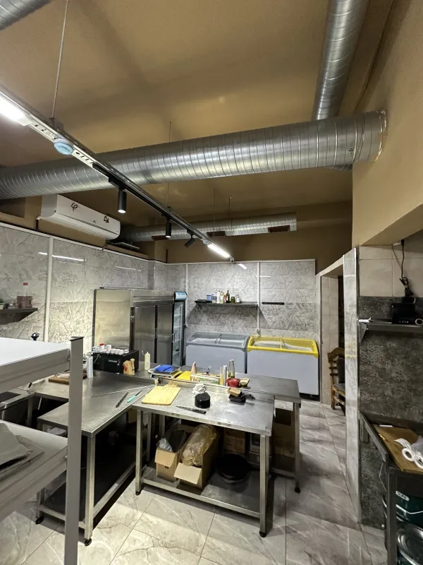 Satılır obyekt 400 m²